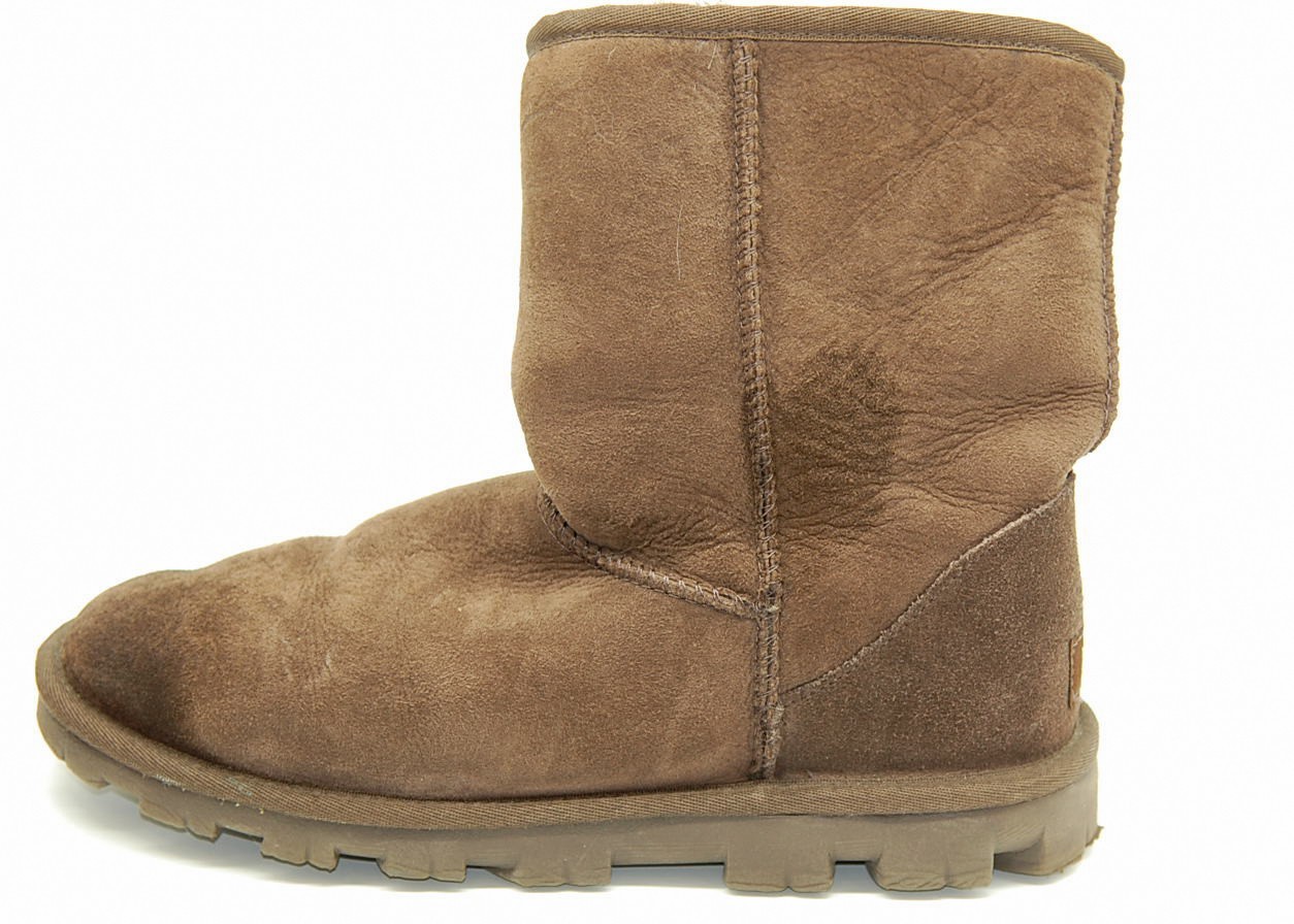 UGG Essential Short 5835 Womens Chocolate Sheepskin Boots Size 8
