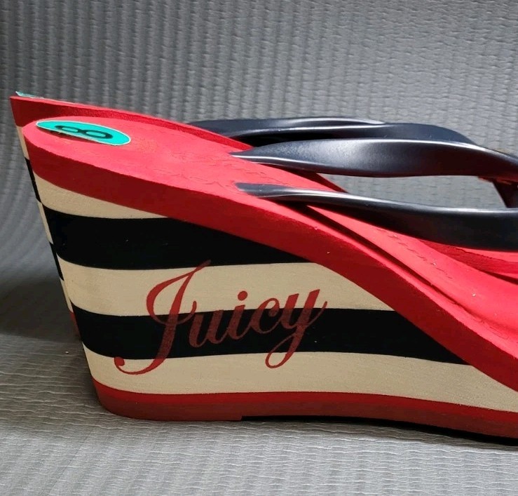 Juicy Couture «Laney» Wedge Thong Vintage Y2K Gold Apple J263000 Red Sz 8 RARE