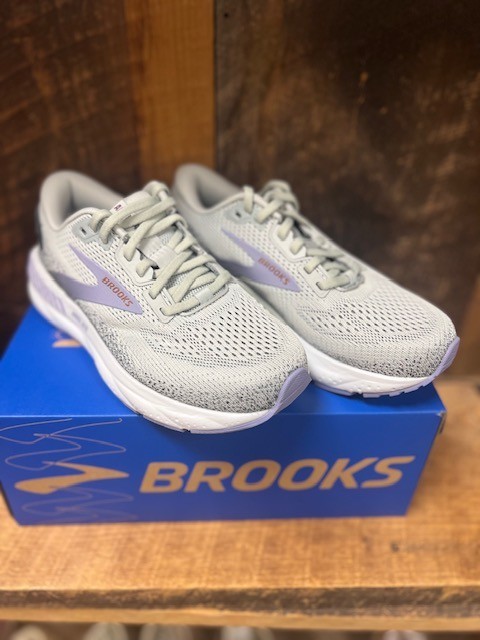 NIB 120414-080 Brooks Ariel GTS 24 Women’s Motion Control Mercury Ebony Lavender