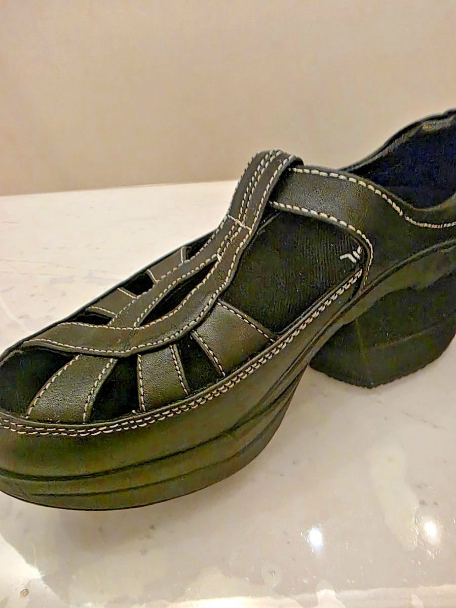 Z‑Coil Women’s Size 6 Black Covered Sandal – Mary Jane Style – Hardly Worn