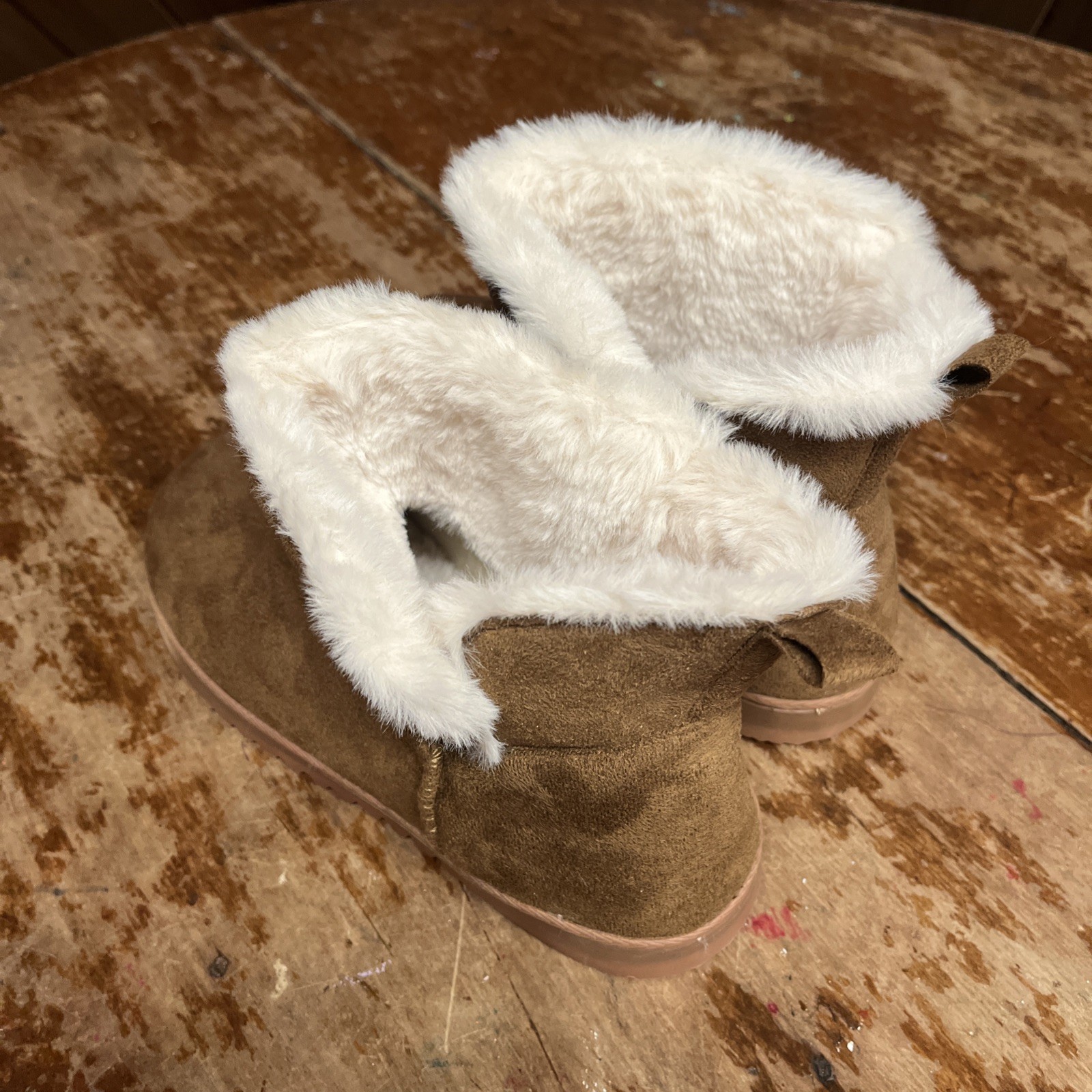 Dearfoams Women’s Winter Beth Faux Fur Foldown Booties | Large 9-10 (USA)