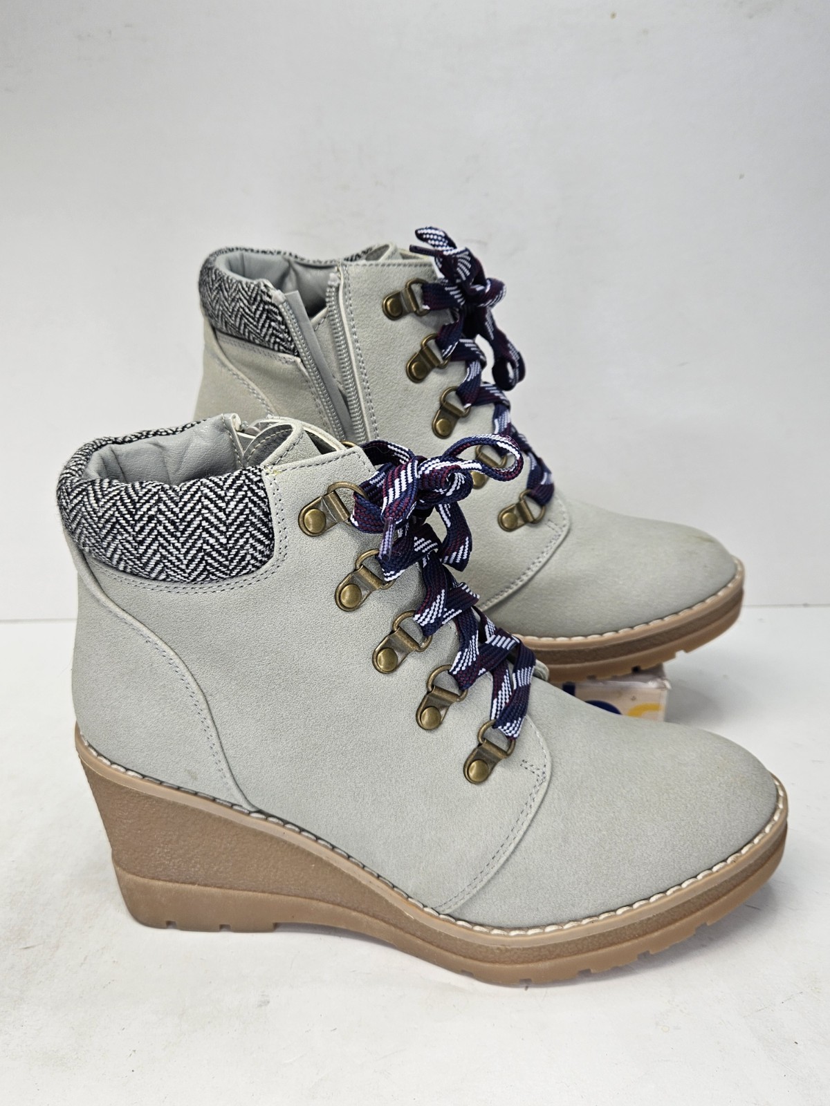 Maurices Boots Women’s 8 M Claire Lace Up Zip Heels Hiker Ankle Bootie Grey