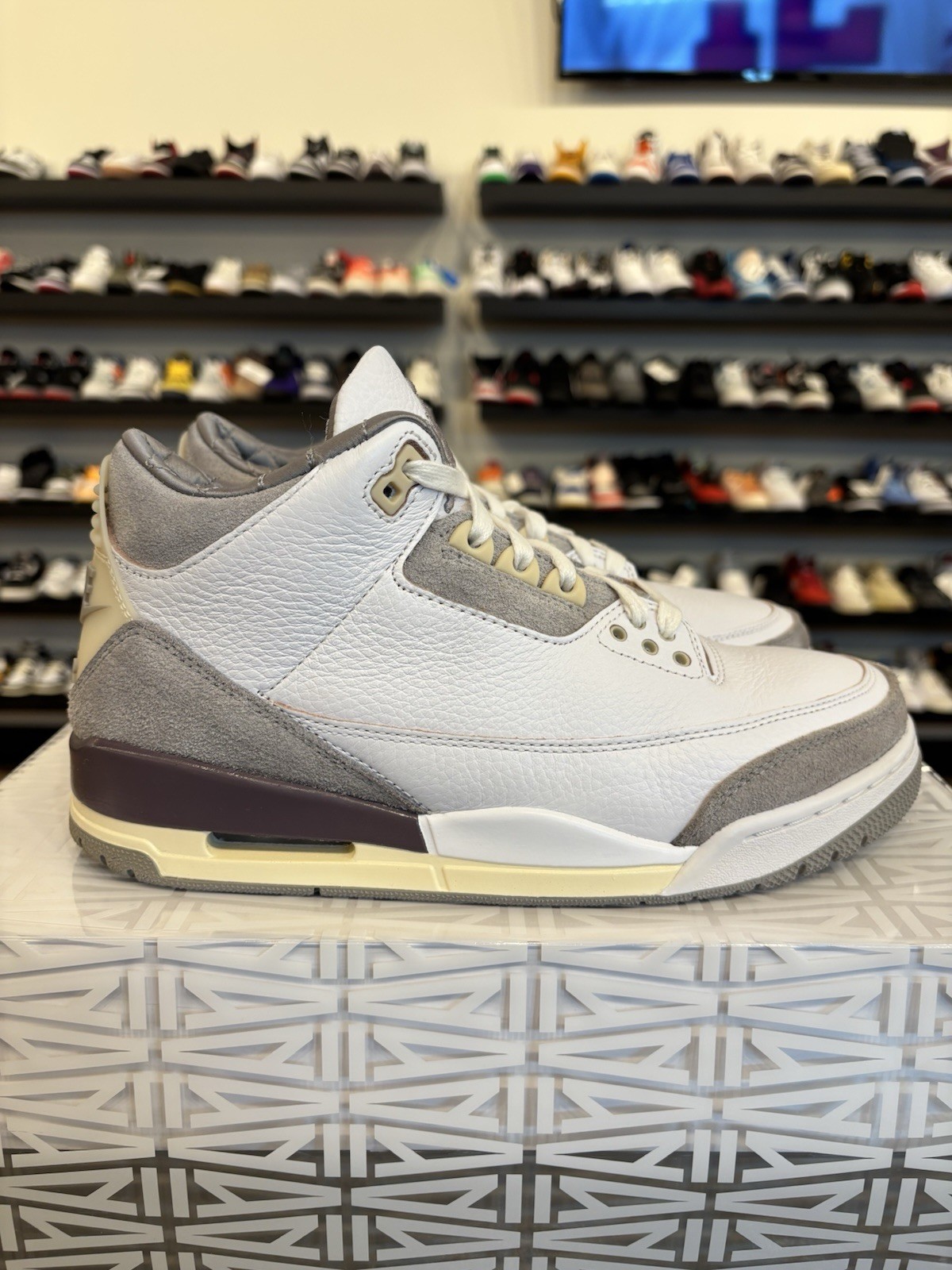 Jordan 3 Retro SP A Ma Maniere Raised By Women Size 9W, 7.5 Men’s Pre-Owned