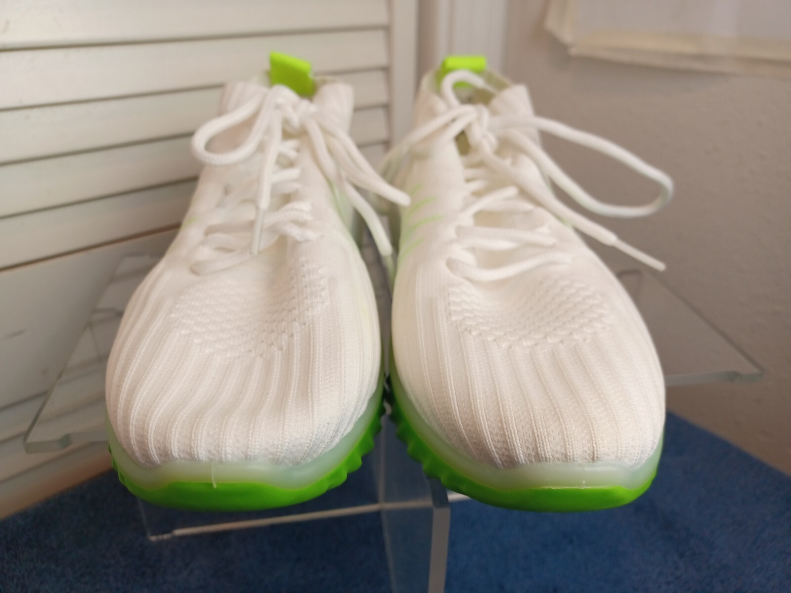 Danskin Positive Ultra Light Comfort Women’s White Neon Green Shoes Size 8
