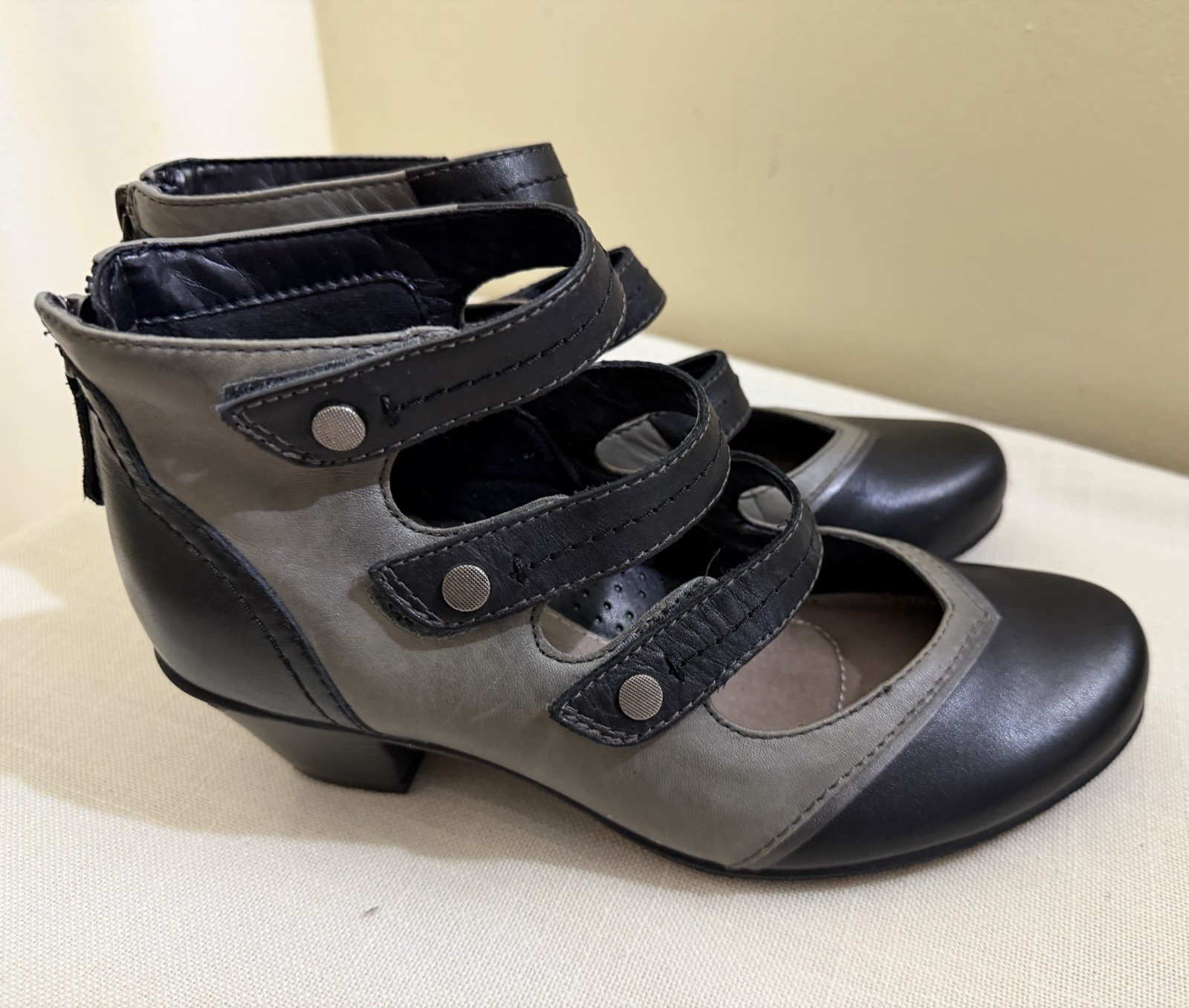 Earth Serano Retro Artsy Strap Mary Jane Pumps Black Gray Leather Witchy Goth 7