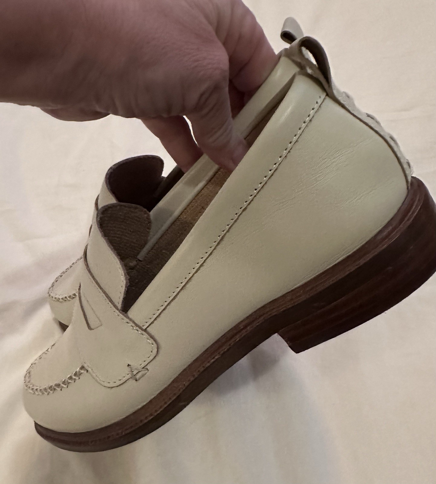 KDB Beige Leather Loafer Flats Slip-On Stitched Round Toe Women’s US 6.5