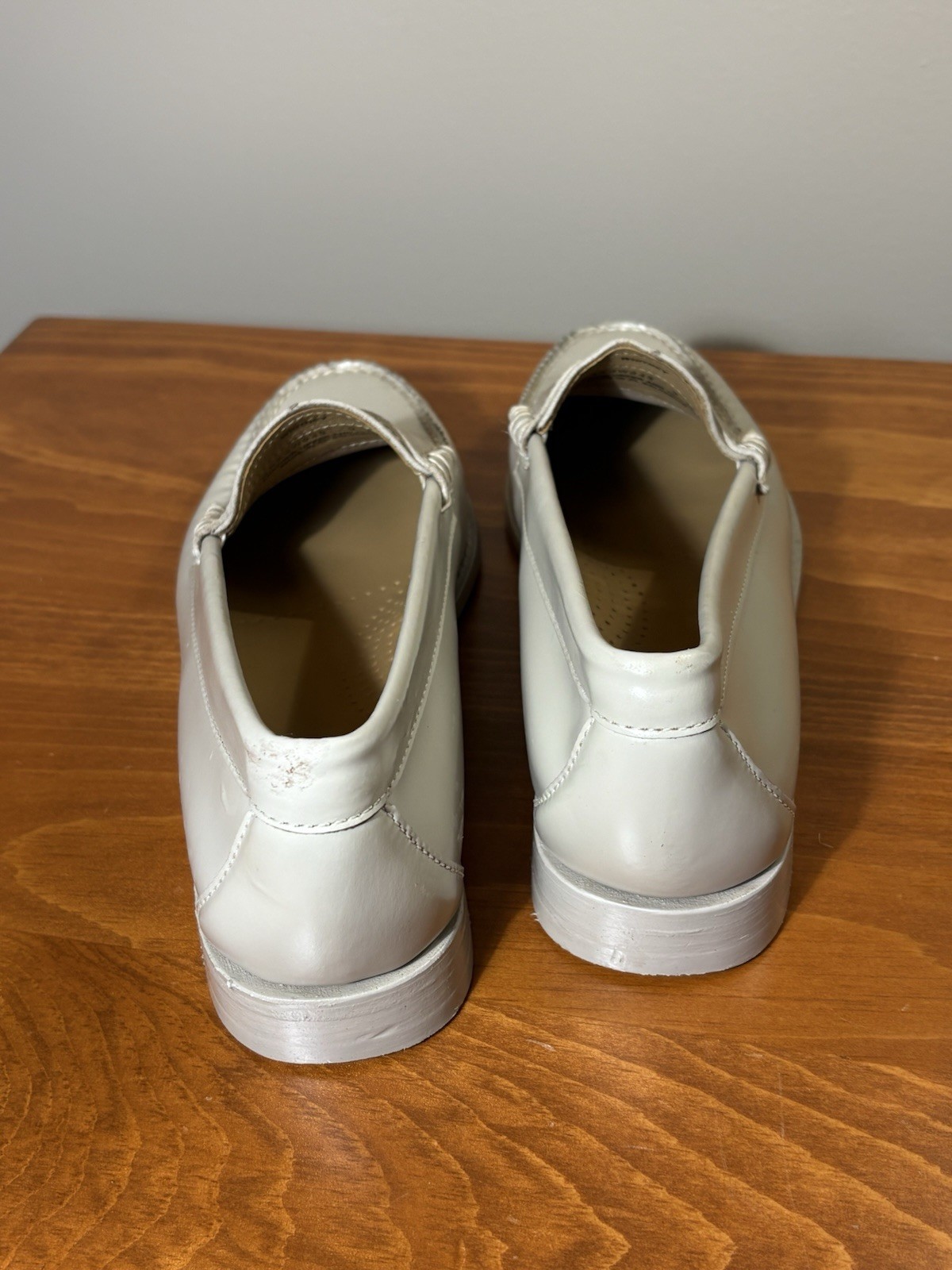 GH Bass Weejuns Whitney Womens 9M Beige Patent Penny Loafers ALL Leather