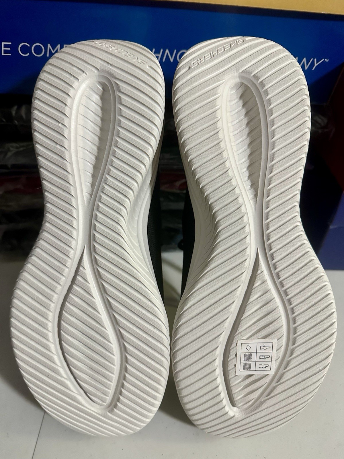 New With Box- Skechers Hand Free Slip-ins Air Cooled Memory Foam Insole-Size 9