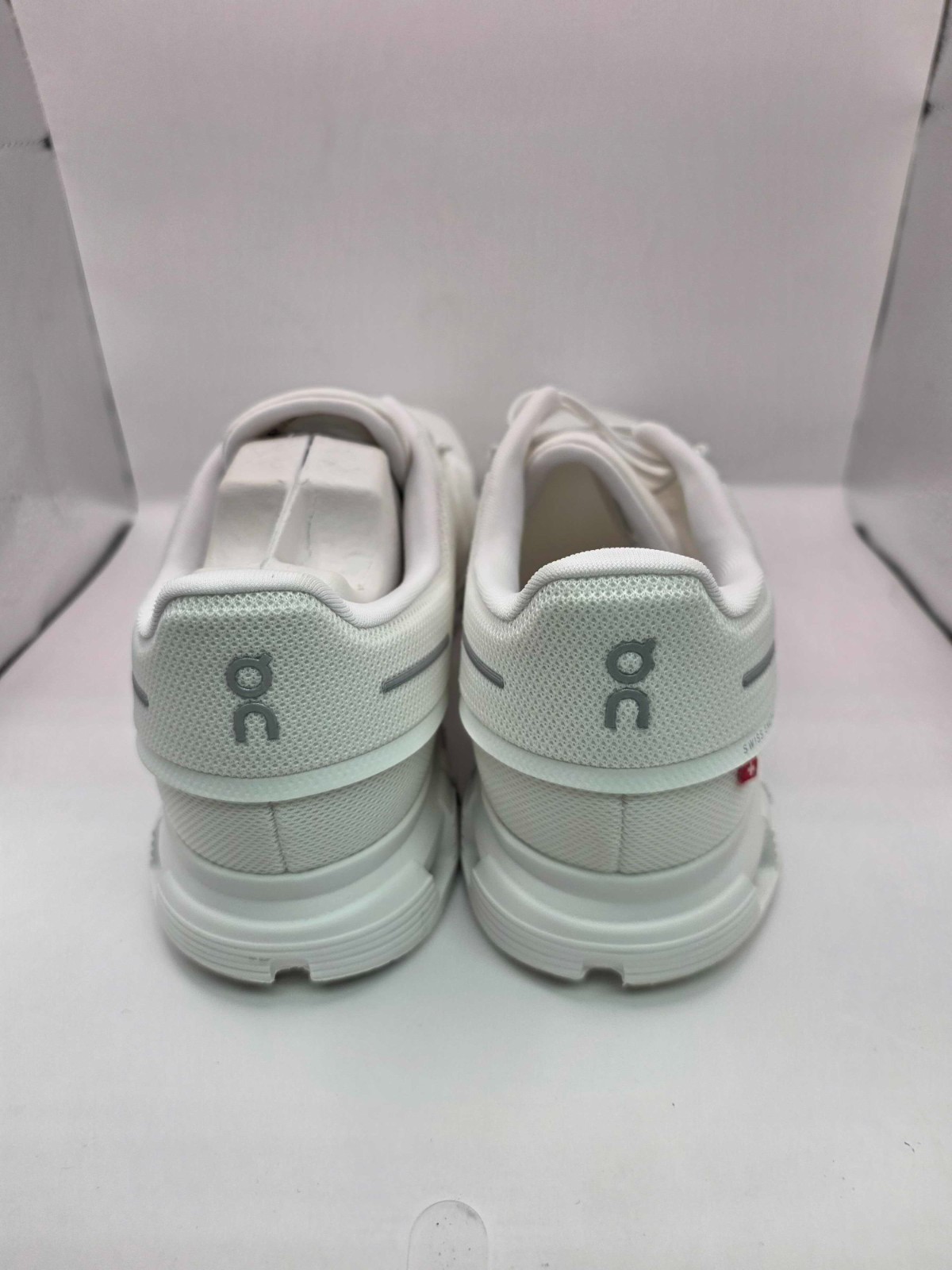 On Running Women’s Cloud 6 Sneakers-White 12US