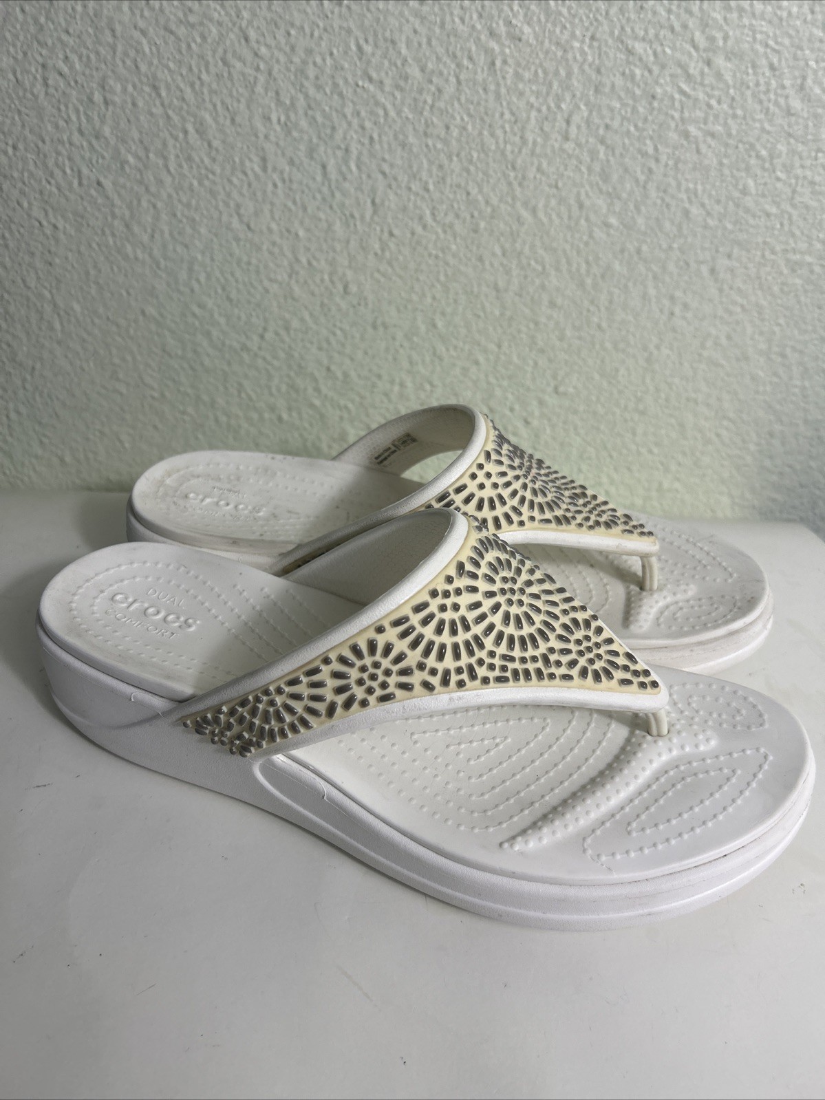 Crocs Monterey Diamante Wedge Flip Flop Sandals Dual Comfort White – Women’s 11