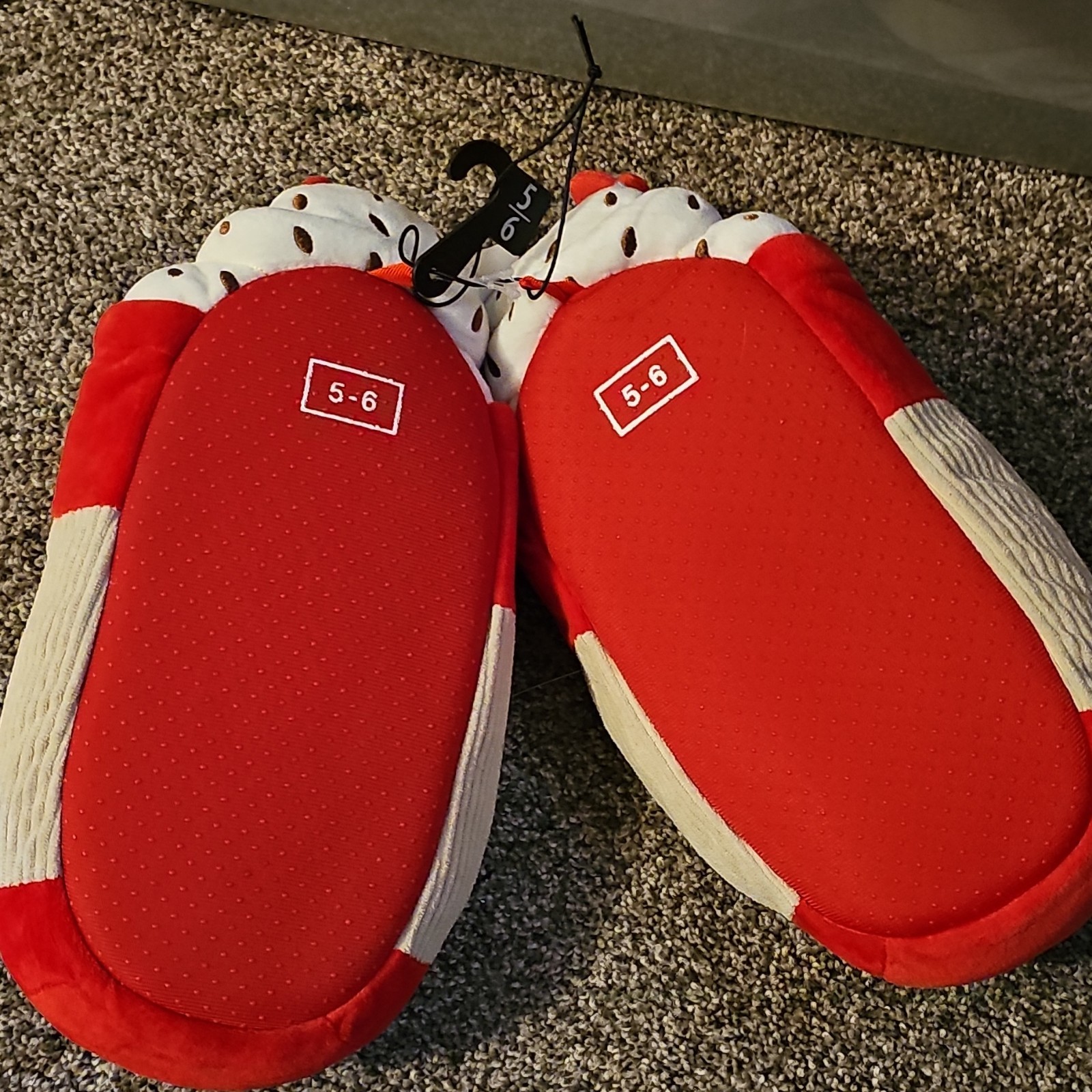 SG Companies Women’s Slip-On Slippers Red White Beige Size 5-6 Christmas Food