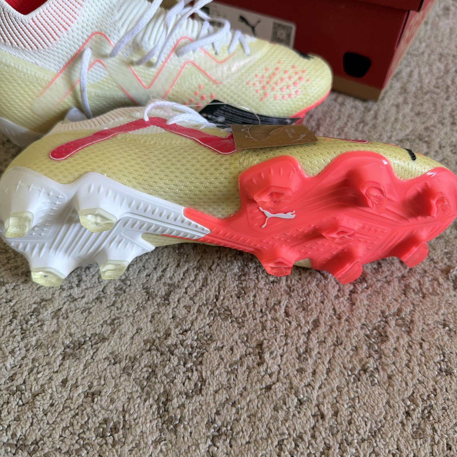 *NEW* Puma Women’s Future Ultimate FG/AG Soccer – 107356 01 White/Fire Size 7.5