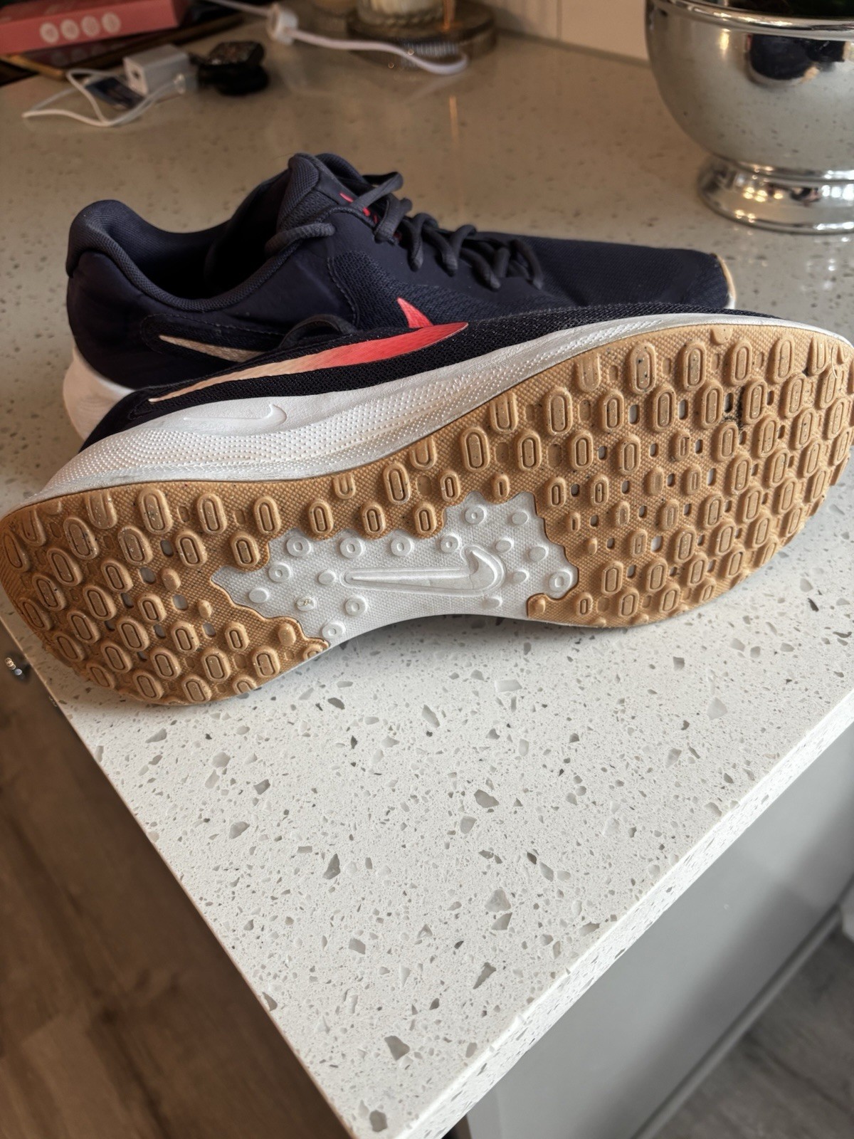 Nike Revolution 7 Men’s Low Top Lace-Up Mesh Sneakers Blue/Red/White Gum