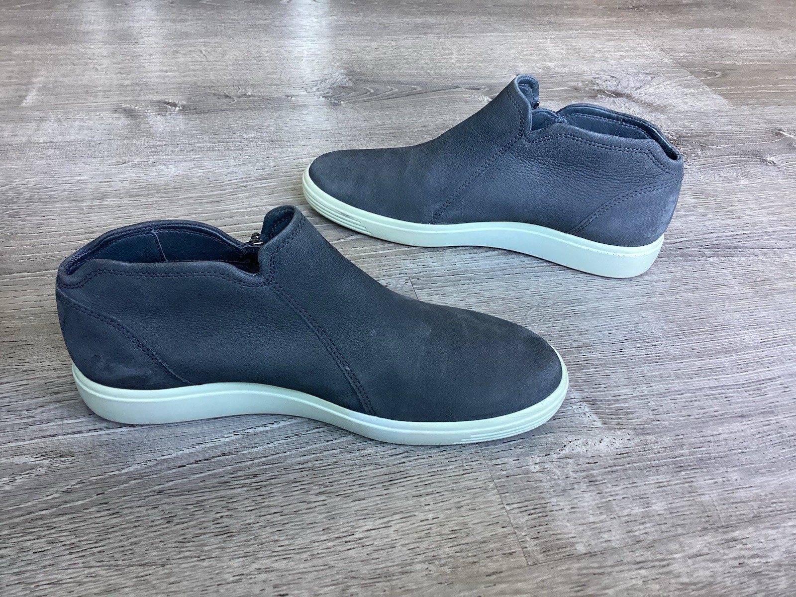 Ecco Soft 7 Shoes Womens 8 / 39 Gray Nubuck Leather Zip Bootie Casual Comfort