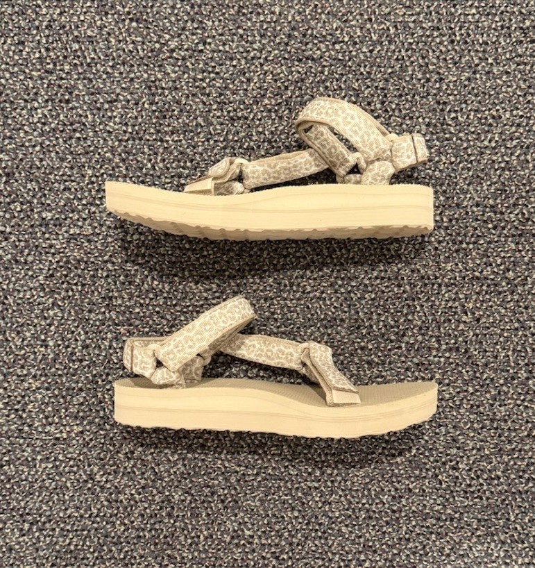 Teva Midform Universal Women’s Sandals – Cheetah Print – Size 9