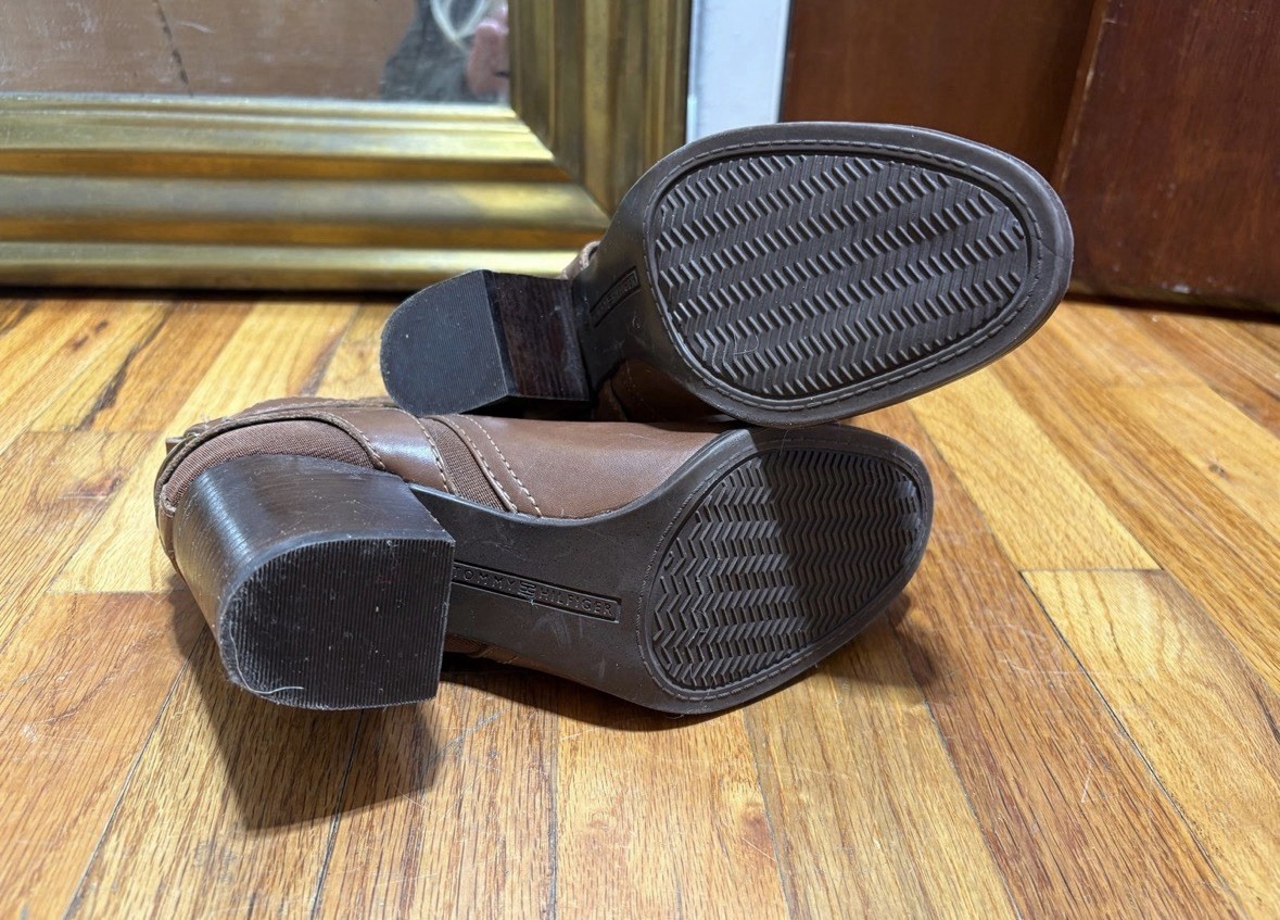 EUC Tommy Hilfiger Brown Gold Hardware Leather Ankle Boots Size 7M