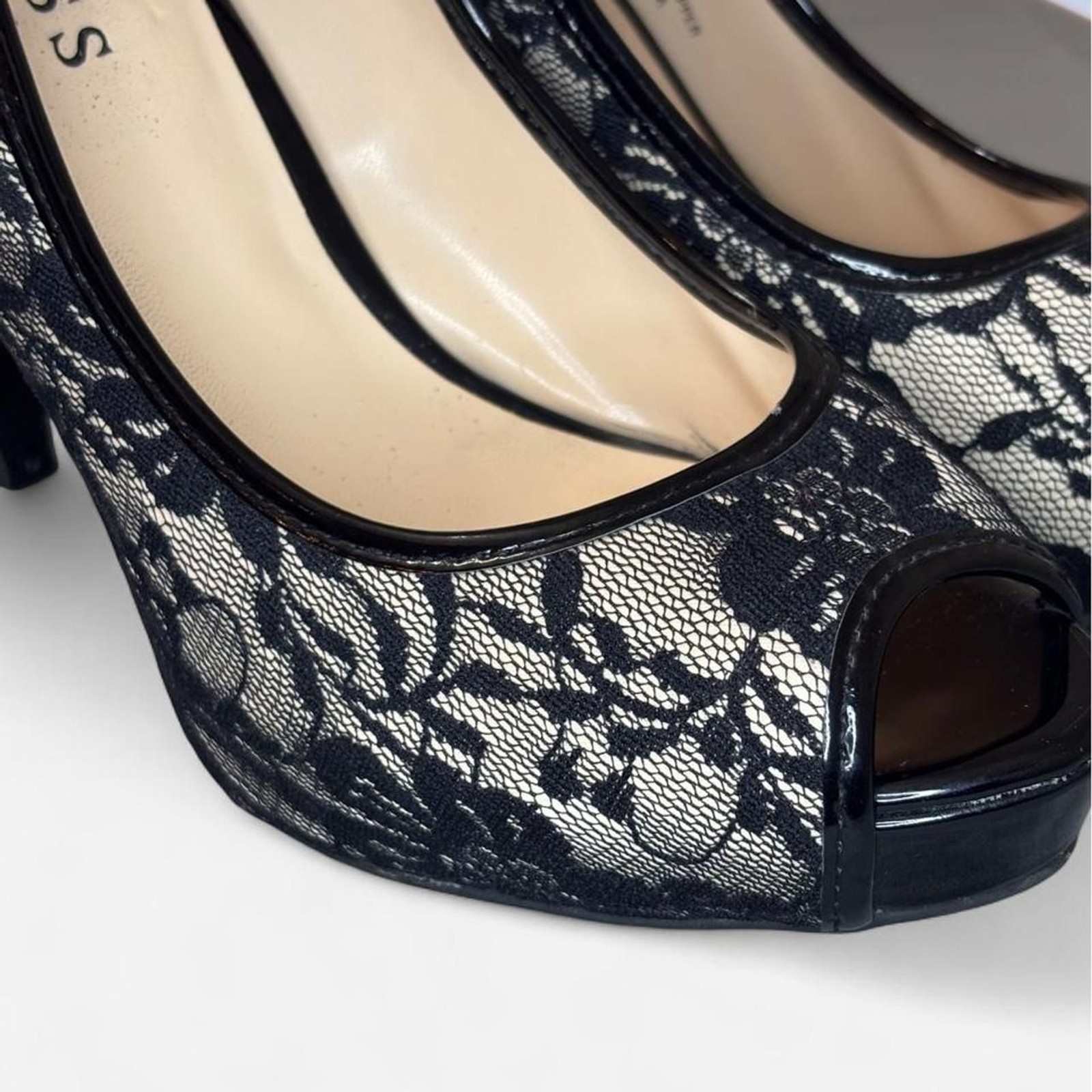 Guess Women’s Black and Blue Courts