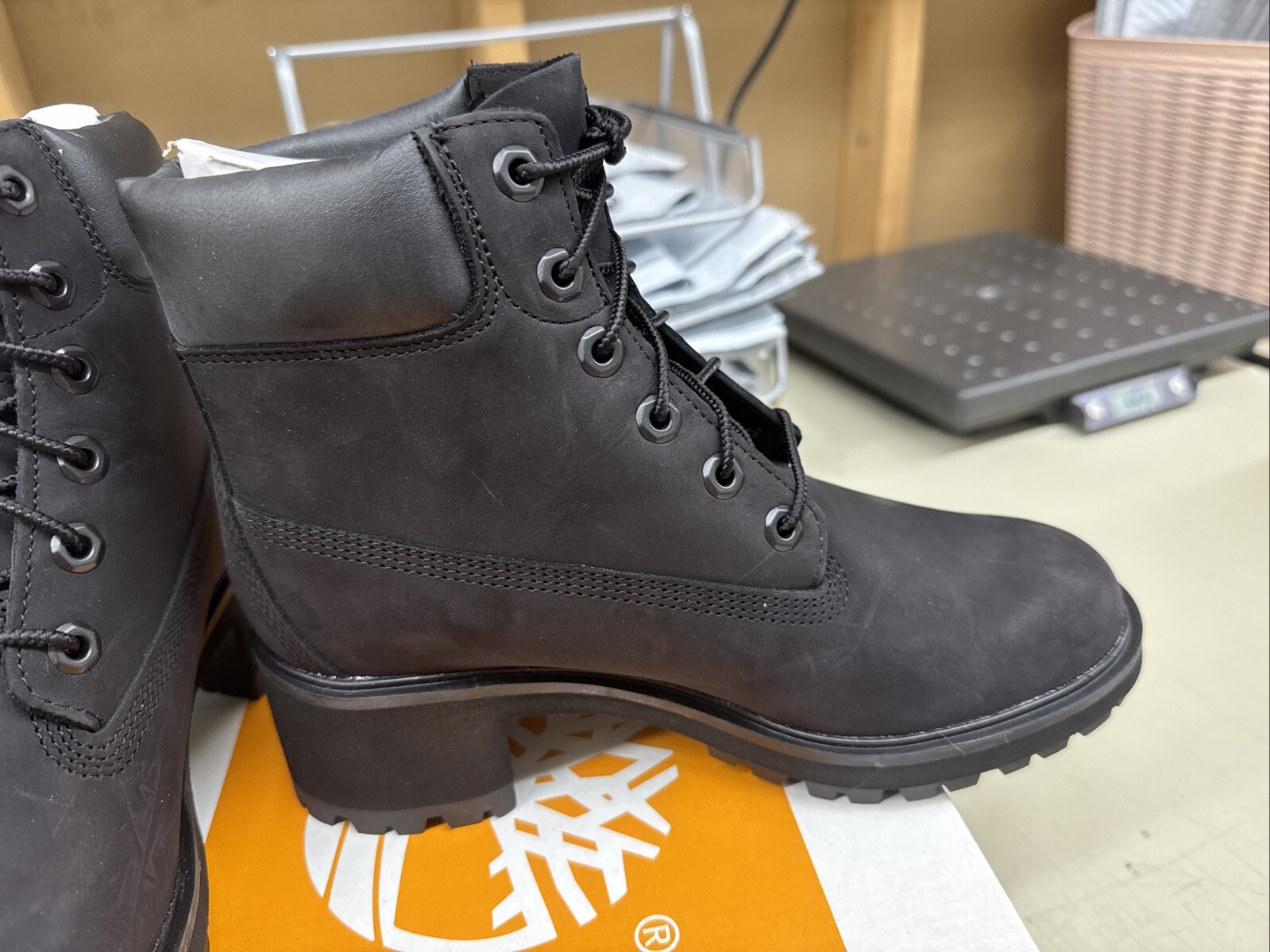 PICK SIZE – Timberland Women’s Kinsley BLACK Nubuck 6 Inch Waterproof Boot