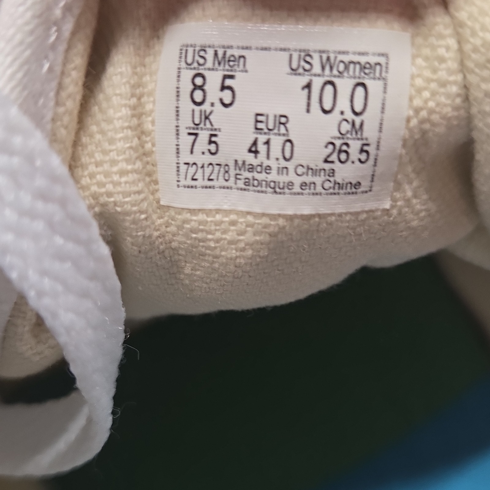 VANS Old Skool Women’s White Canvas Low Top Pride Sneaker Size W-10 M-8.5