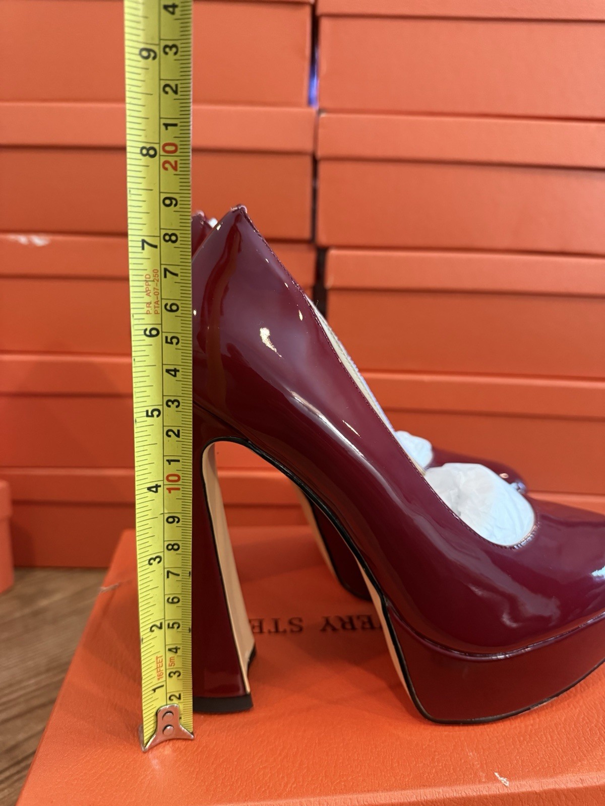 Women’s Size 7 Maroon Patent Leather 5″ Platform Heel – A2000