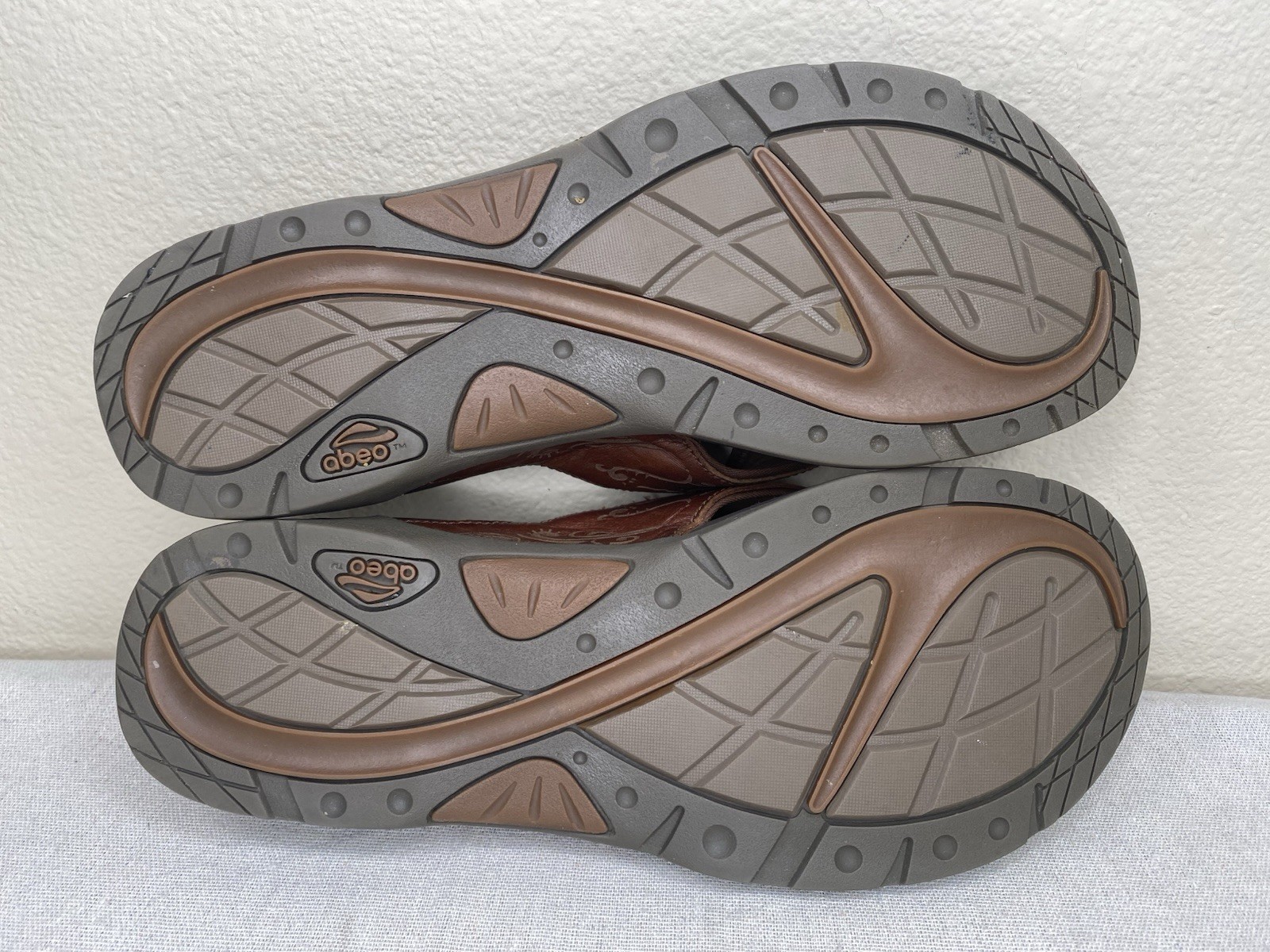 Abeo Balboa W400 Brown Sandals Flip Flops Thongs Women’s 10 Leather/Textile