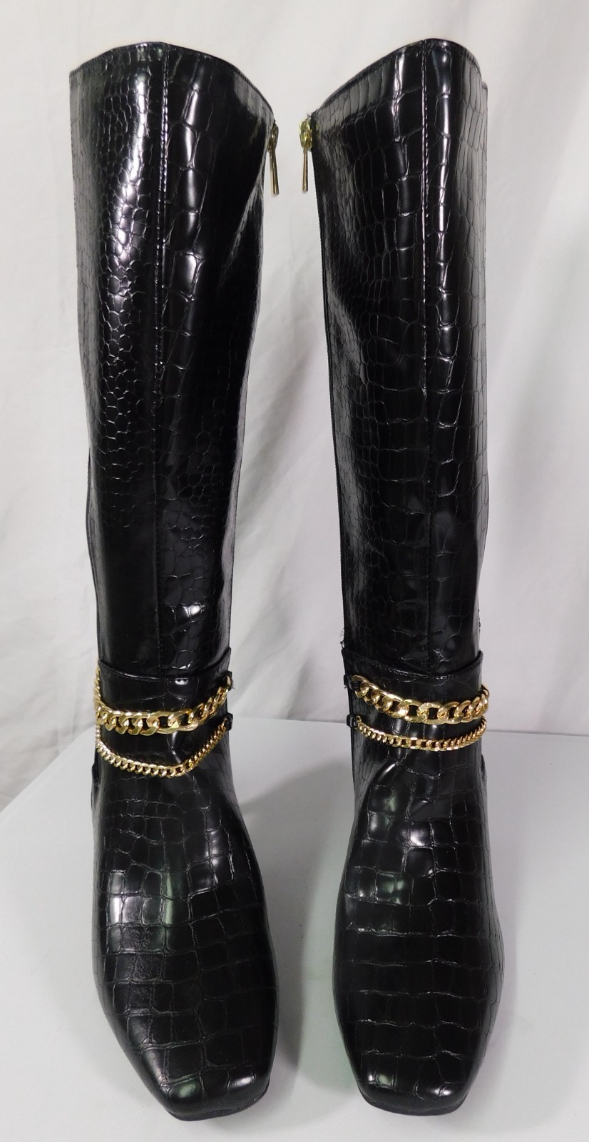 COMFORT EST 1946 TALL BLACK FAUX LEATHER CROC EMBOSSED BOOTS W/GOLD CHAIN 8W