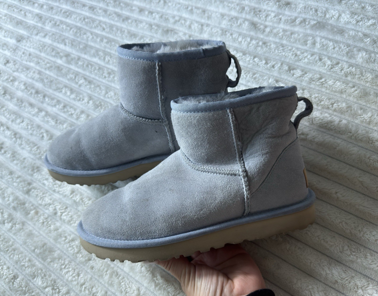 UGG Women’s Gray Suede Ankle Bootie Boots Round Toe Pull Tab Rubber Sole SZ 5