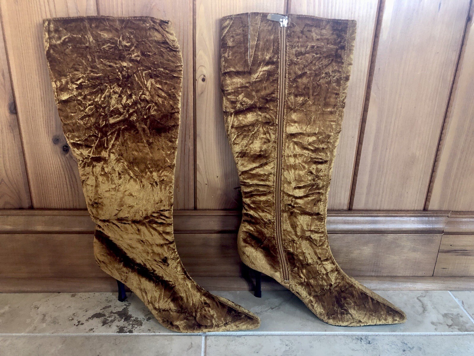 Suzanne Somers Gold Crushed Velvet Gold Boots Size 7 Heels 2.5”