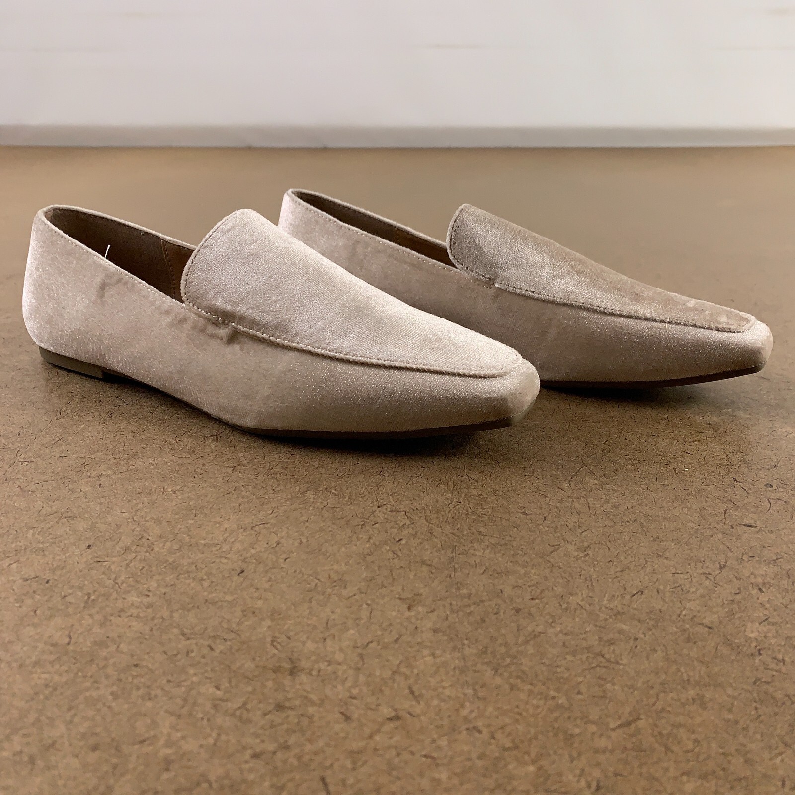 Tru Comfort Foam Women’s Shoe Size 6.5 Taupe Silas Velvet Slip On Loafer New