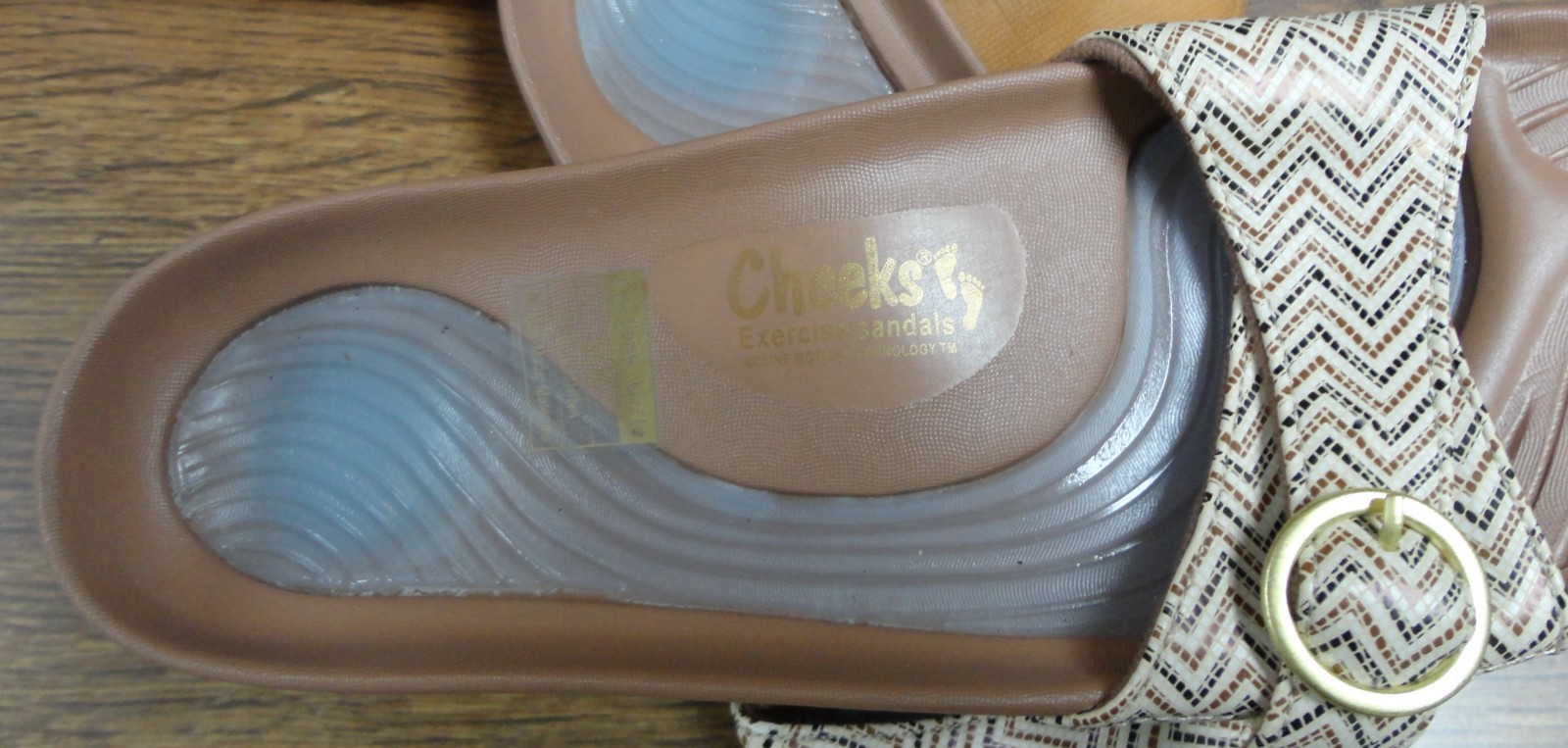 Cheeks Women’s Sandals, NEW ! Chevron Tan Natural Size 10 Slide On Walking