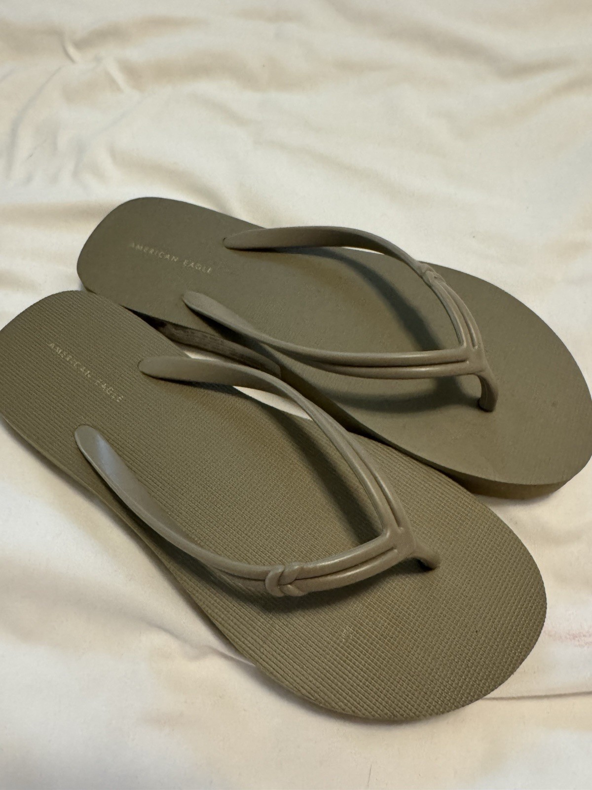 American Eagle Outfitters Women’s Gray Rubber Flip Flop Sandals 7.5 Logo