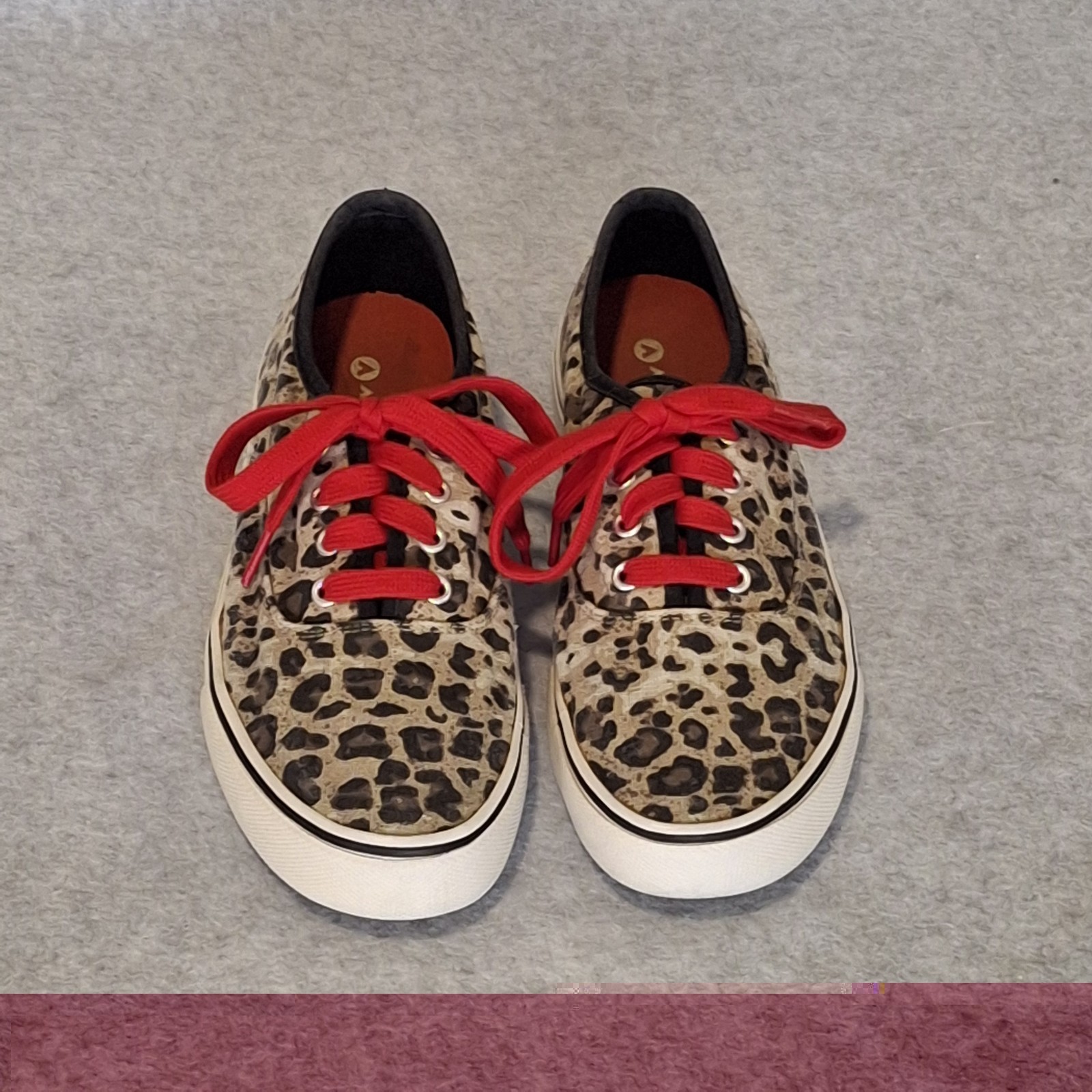 Airwalk Womens Canvas Low Top Shoes in Cheetah/Leopard Print Red Laces Size 6