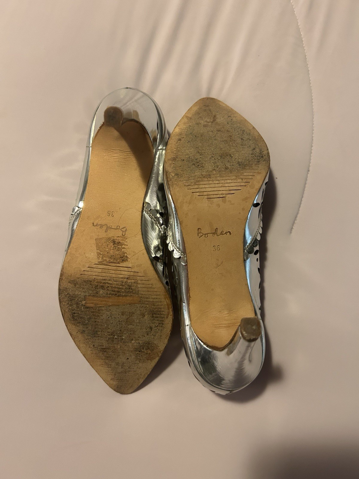 Boden Women’s Silver Leather Cut-Out Scalloped Pointed Toe Slip-On Pumps US 6