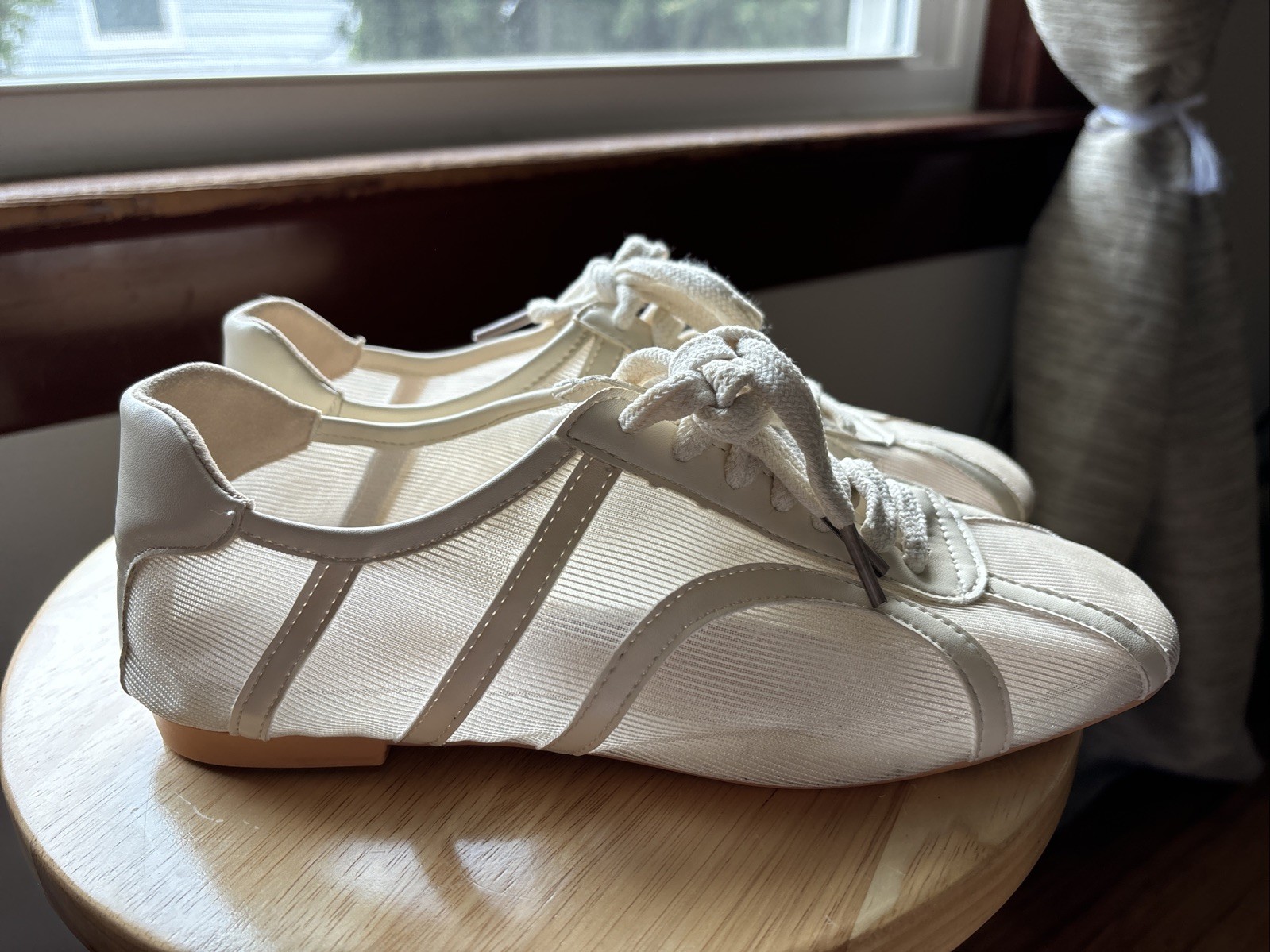See True Mesh Shoes The Mont Size 7 Material : Synthetic leather, Mesh