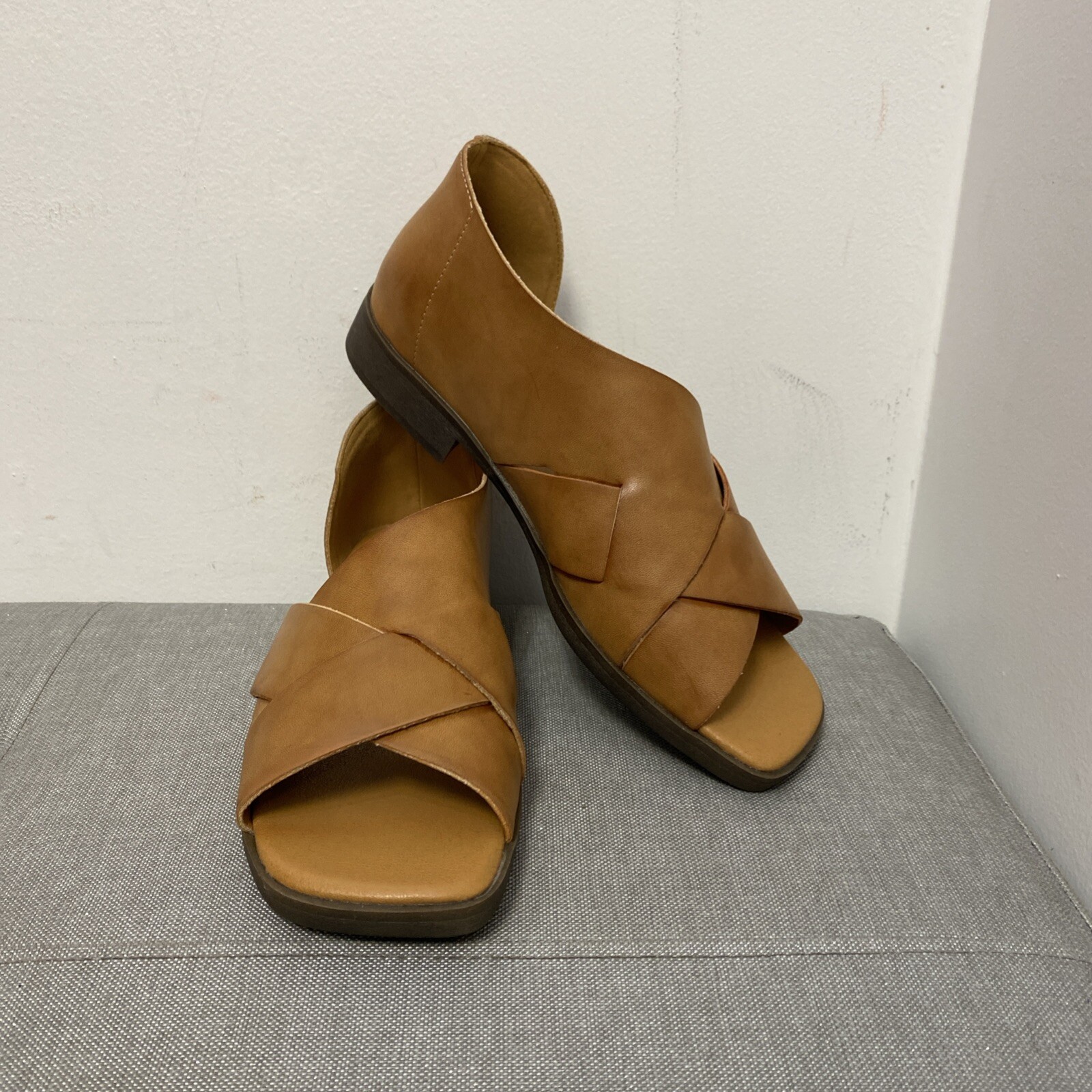FRYE AND CO. TULIA SOLID BROWN ALL MAN MADE SLIP ON SANDALS SZ 10 M #S798