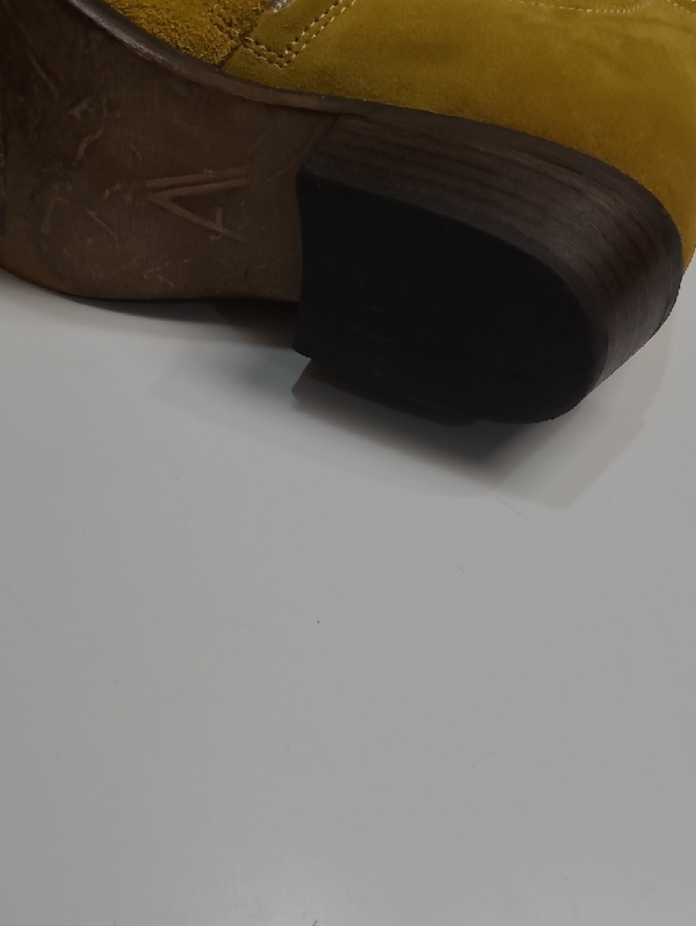 Zigi Artisan Mireya Lizard Embossed Western Yellow Suede Ankle Boots – Size 8.5