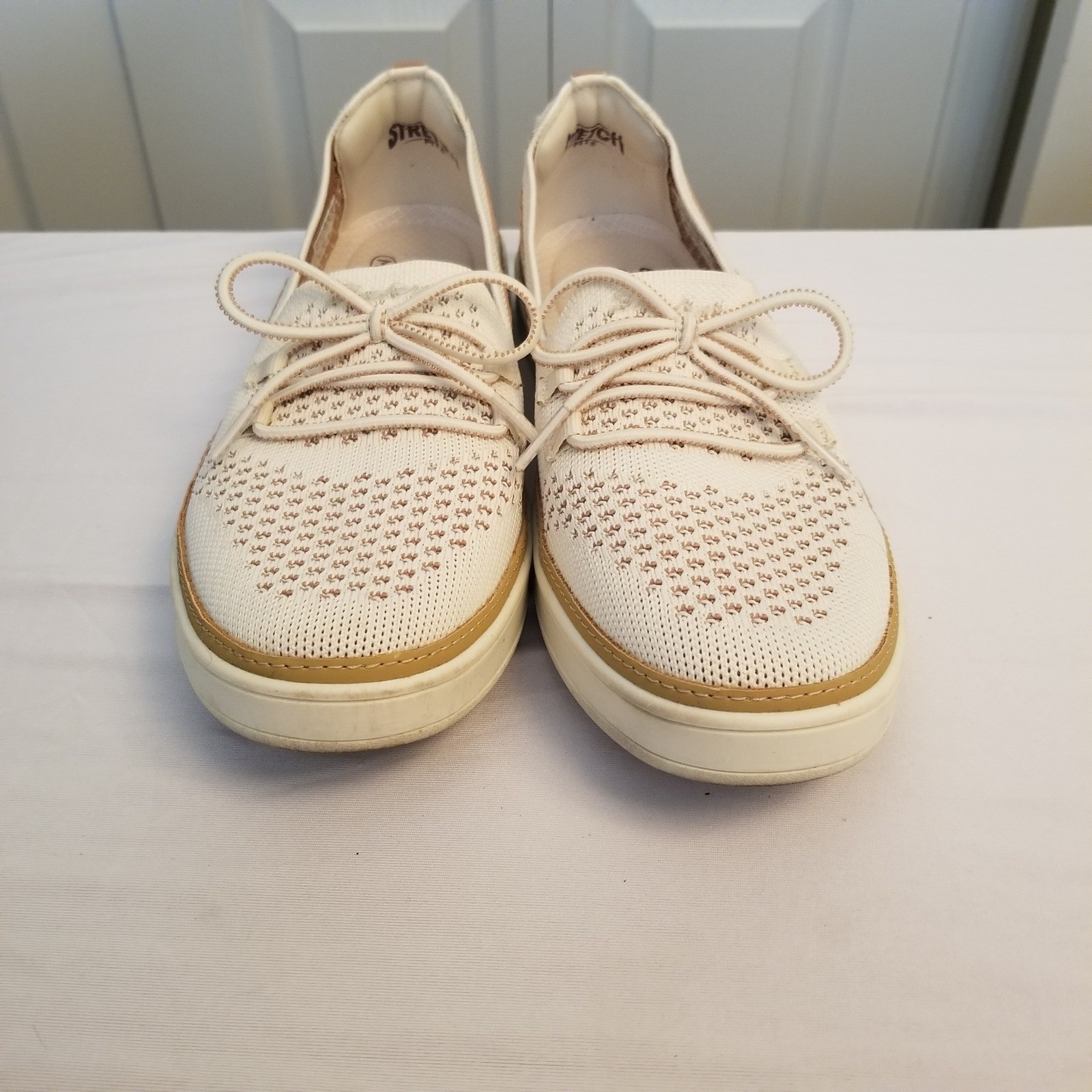 Skechers Stretch Fit Knit Slip On Sneakers Cream Tan Bow Detail Loafers Womens 9