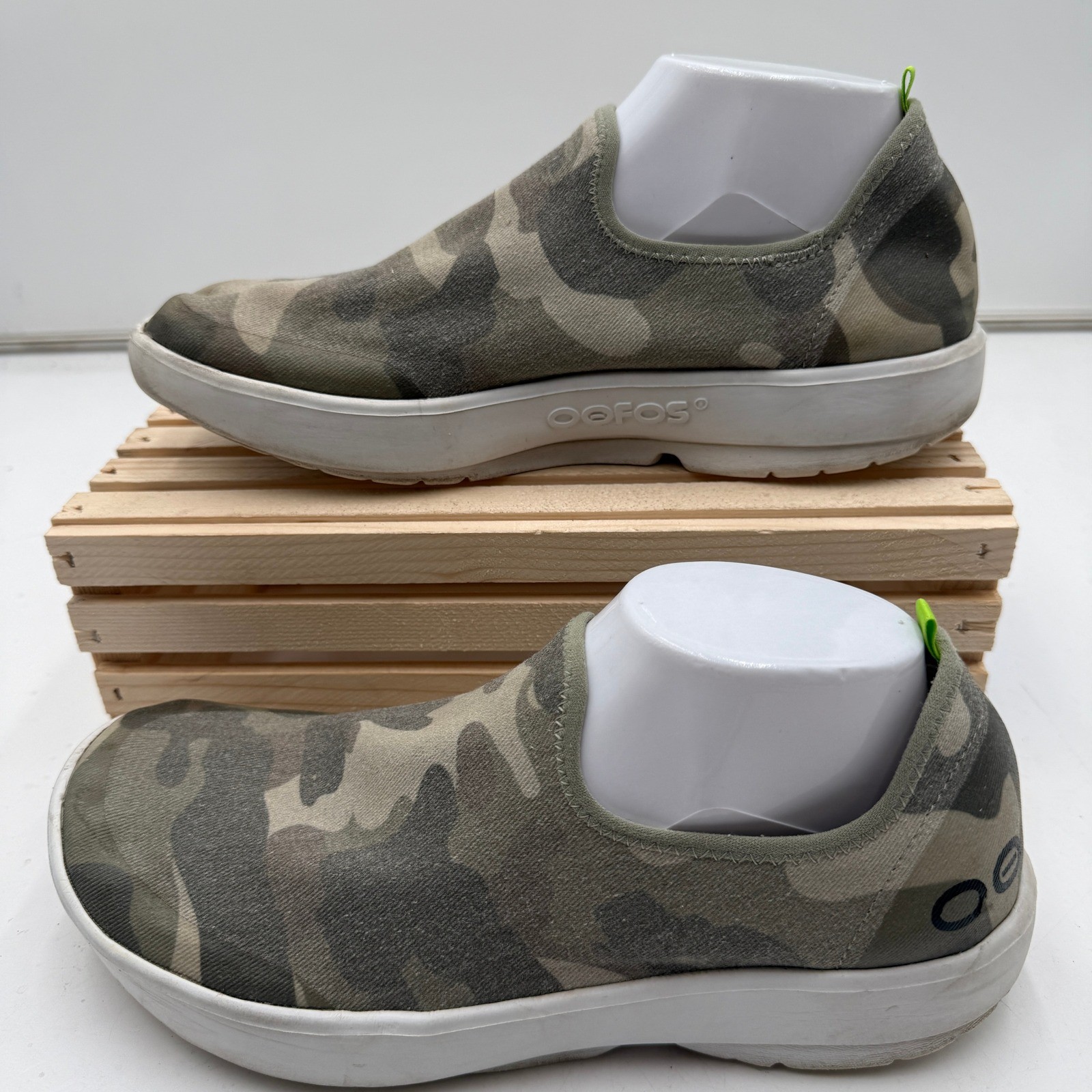 OOFOS OOmg EeZee Low Shoes Women’s Camo Slip On Recovery Sneakers Size 11