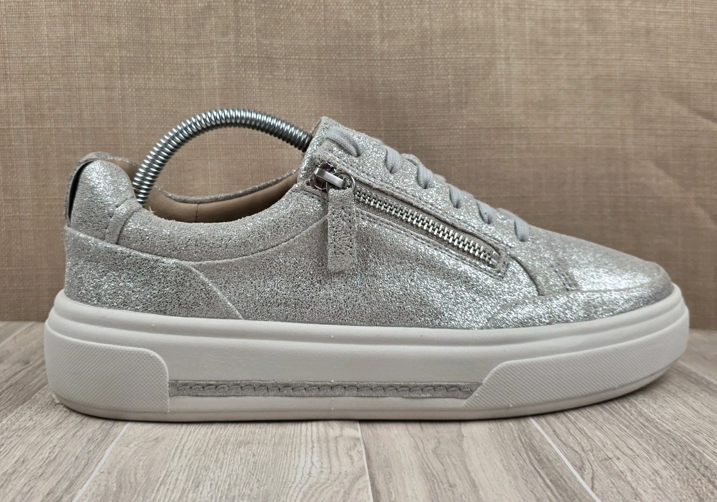Clarks Artisan Womens 10M Hollyhock Zip Silver Metallic Active Sneakers Shoes
