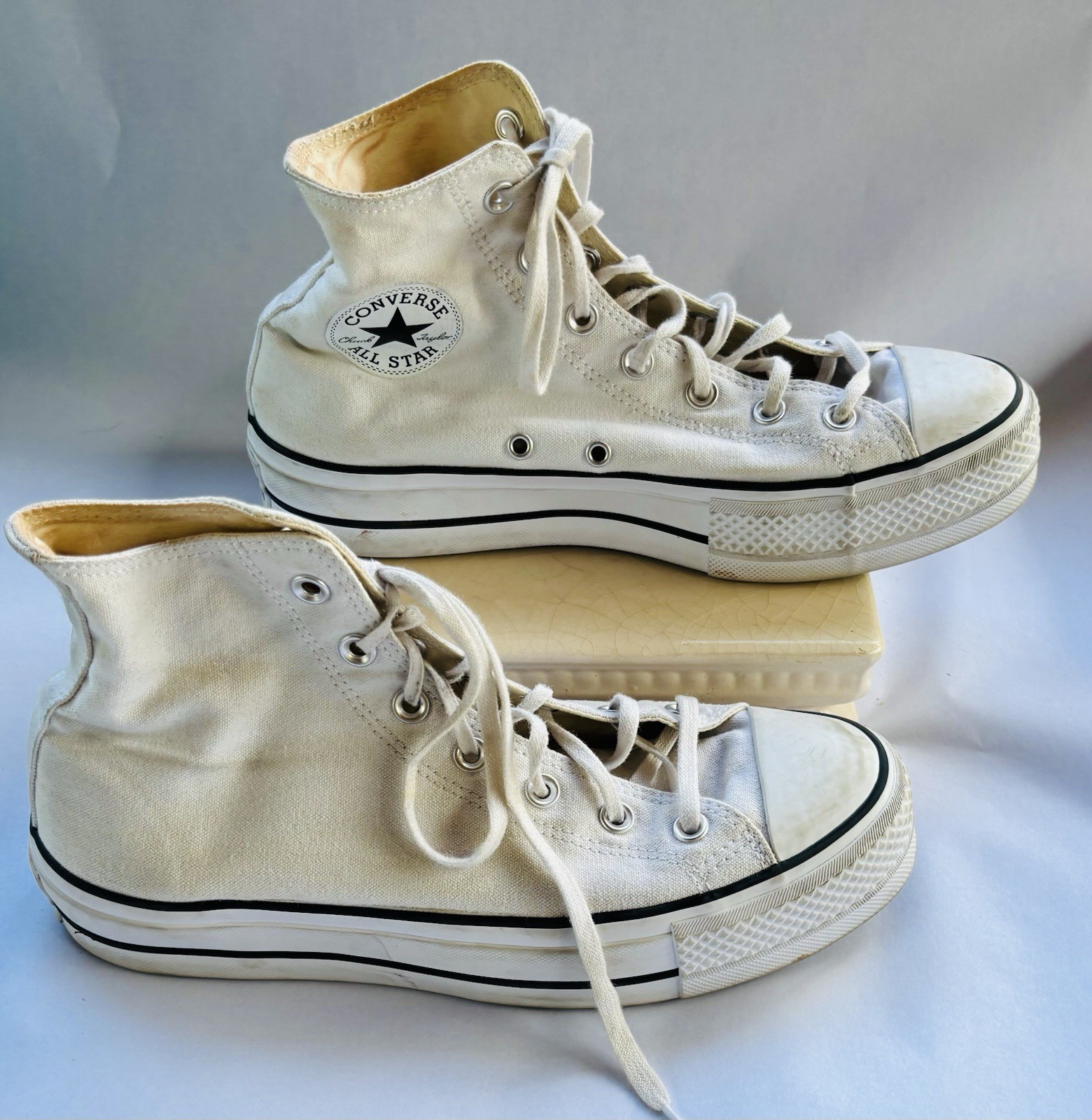 Size 9.5 – Converse Chuck Taylor All Star Platform High White
