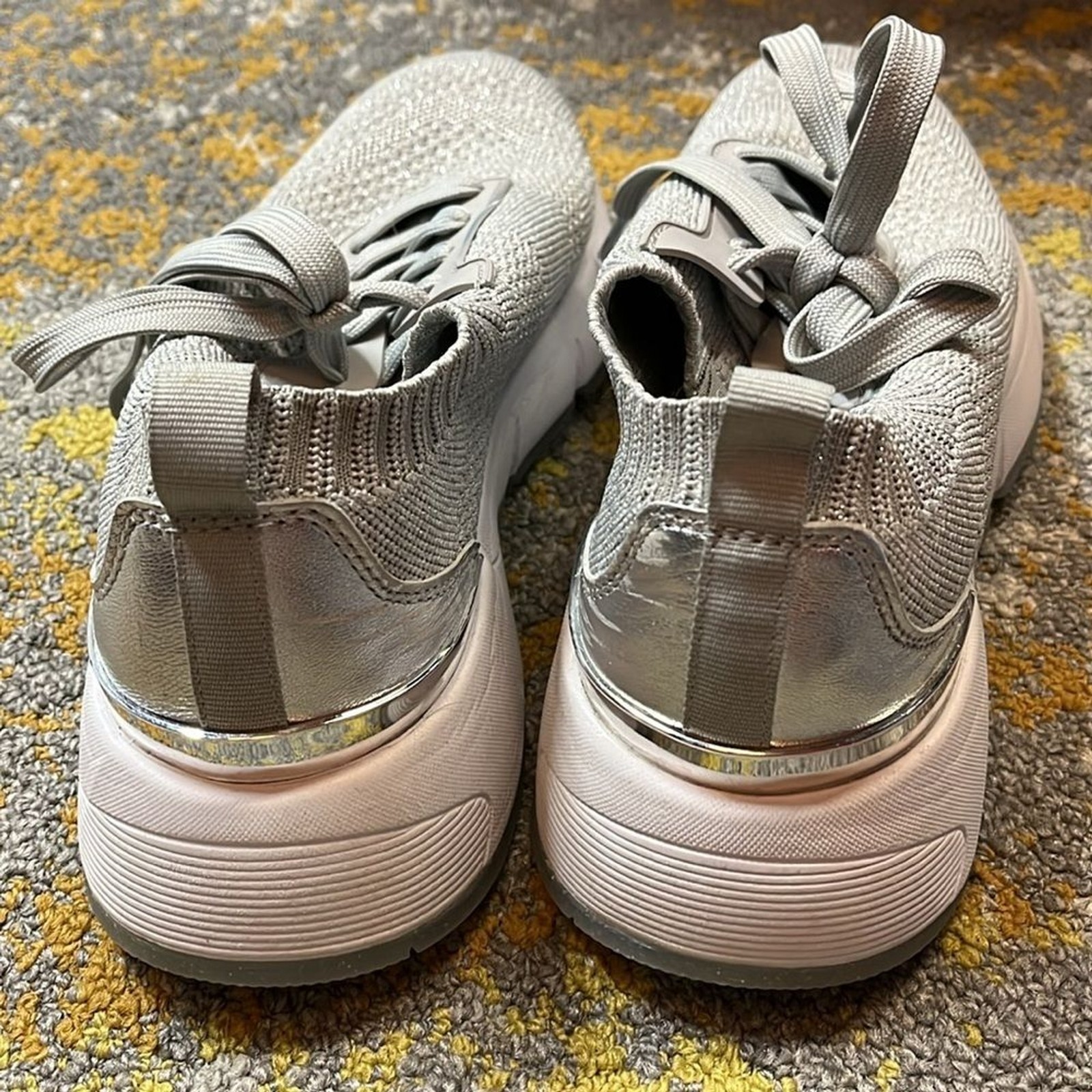 Nurture by Lamaze Gray Athletic Shoes Size 8 1/2