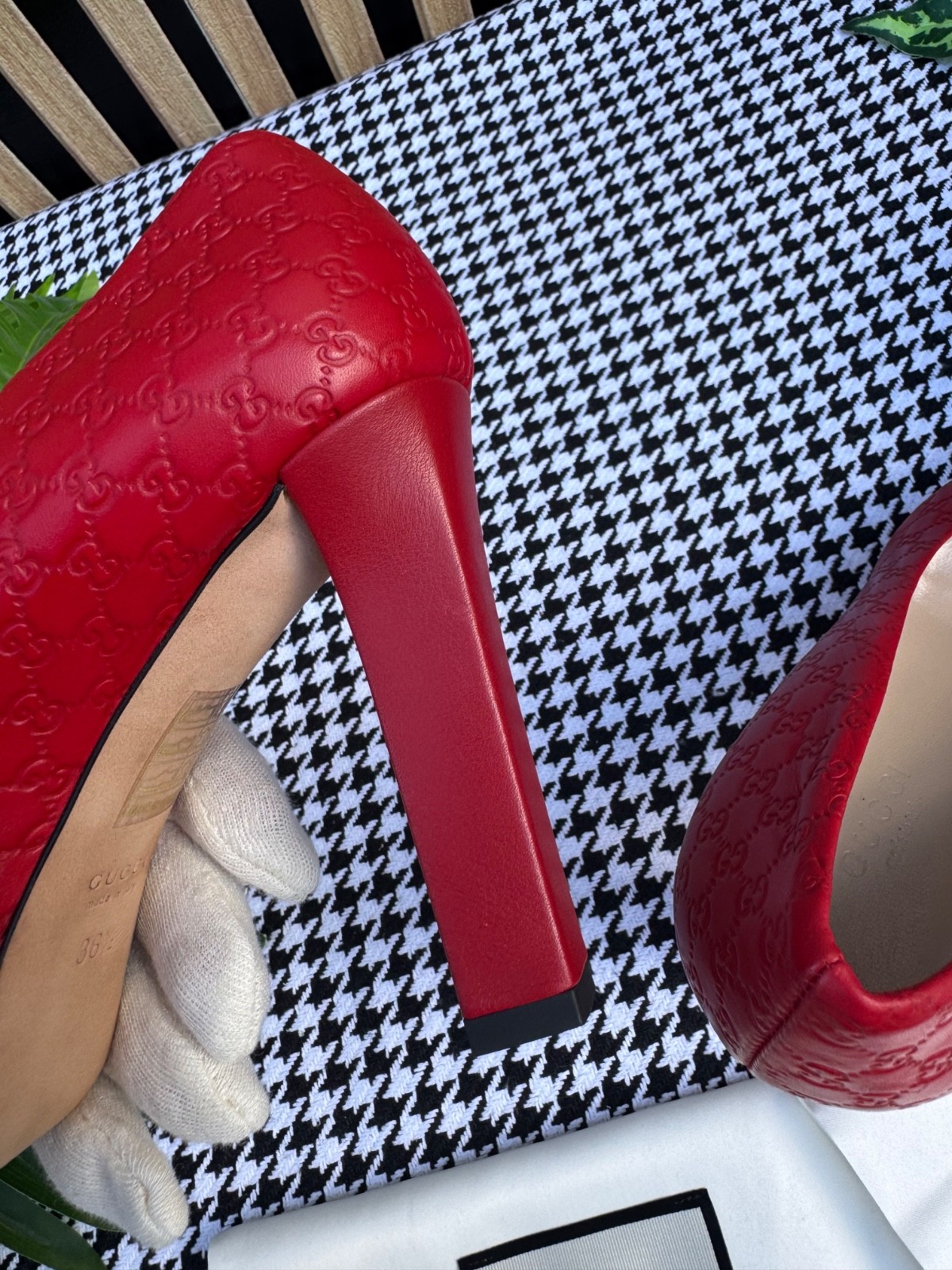 Gucci Women’s Shoes 337812 With Open Toe Guccissima Size US 6 / IT 36 EU 36