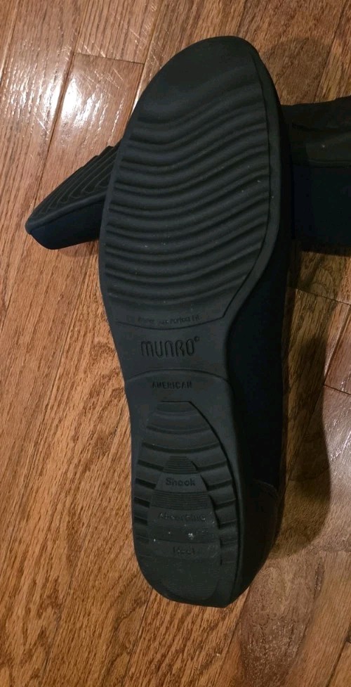 Munro Traveler Slip on Shoes *Size 11* Black *See Description *