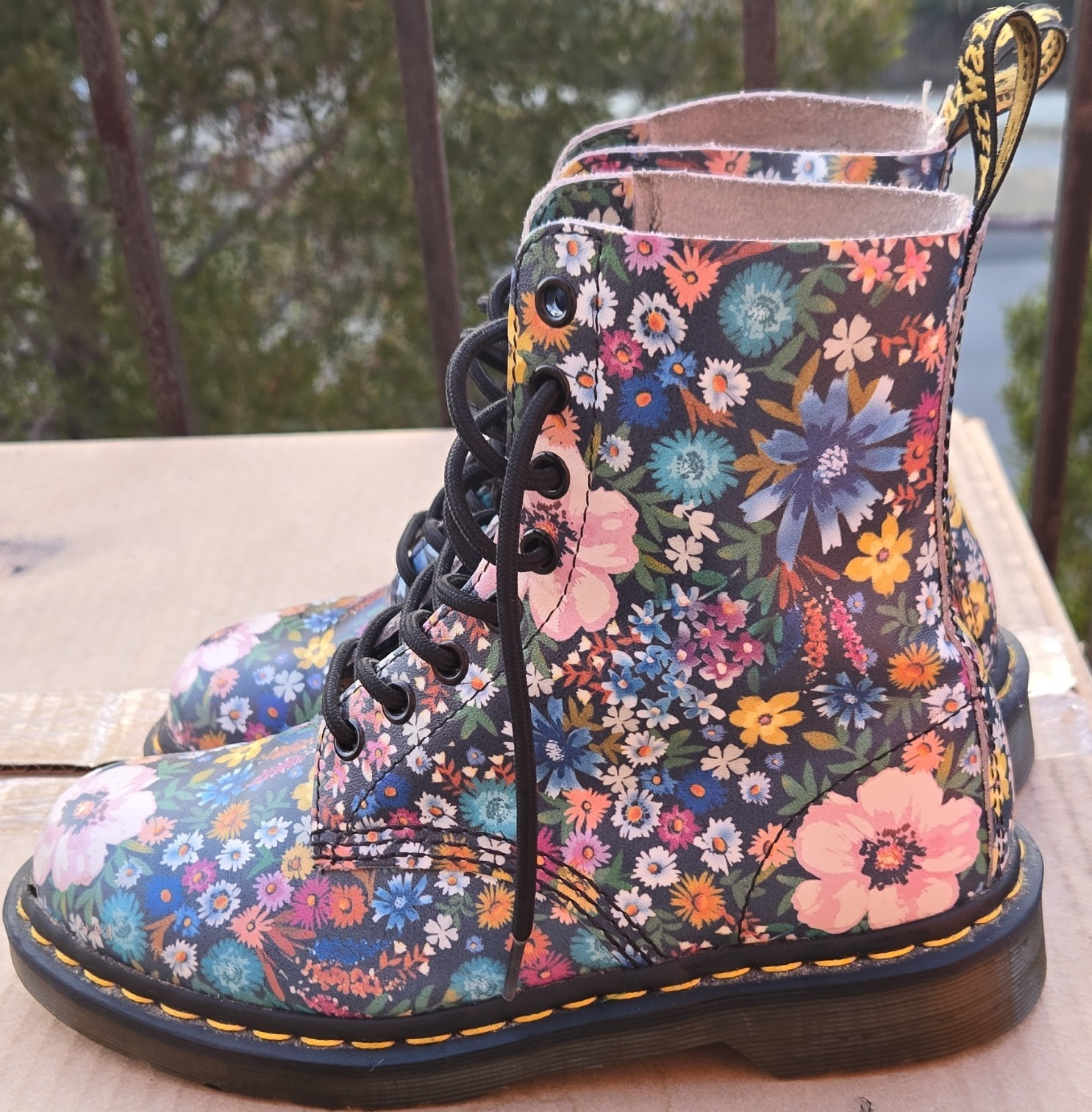 Dr. Martens 1460 Floral Multicolor Canvas Lace-Up Ankle Combat Boots US 6