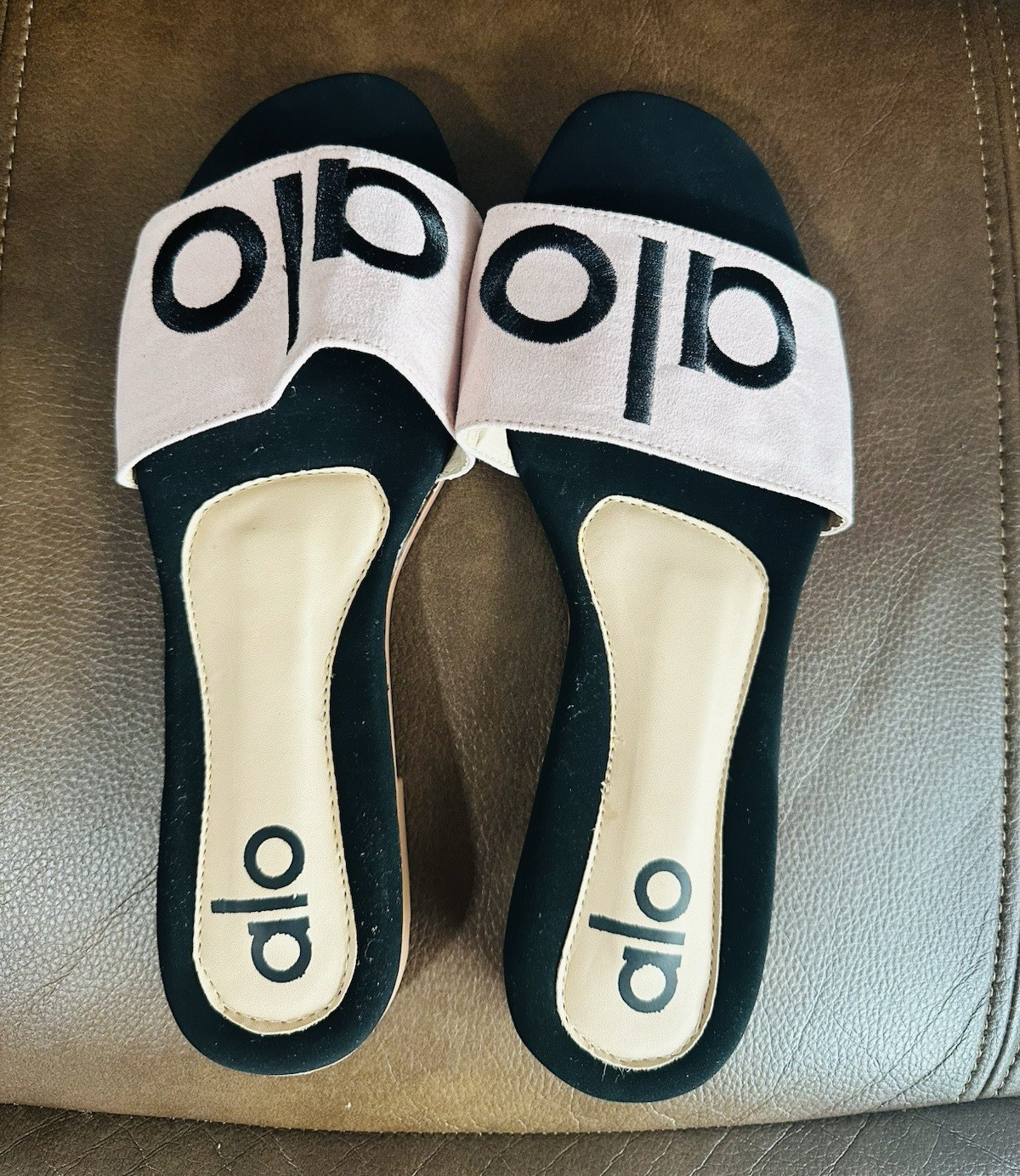 Alo Women’s Black/Pink Logo Slide Sandals Open Toe Slip-On US 8 AU 39