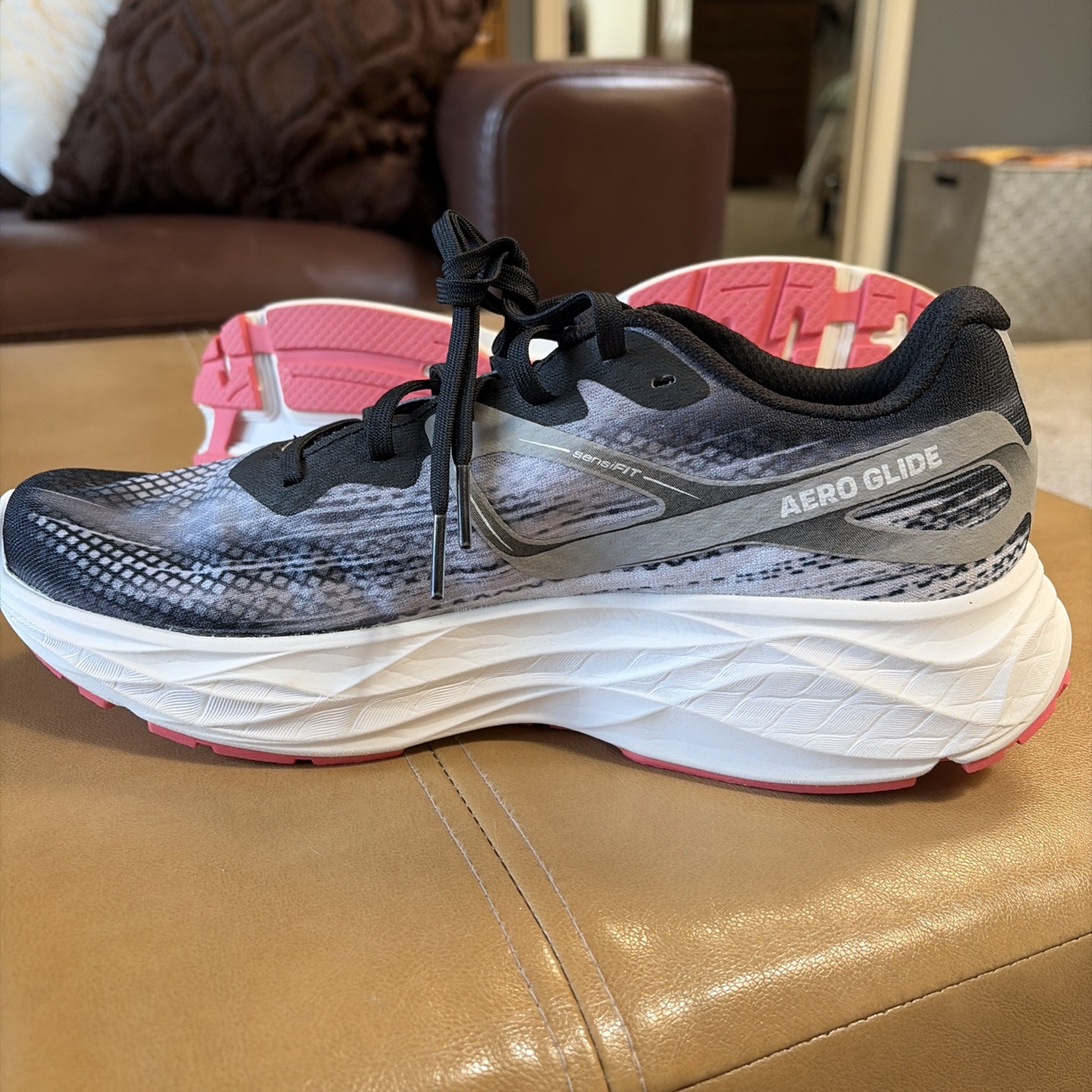 NWT Salomon Aero Glide Running Shoes Women’s Size 9