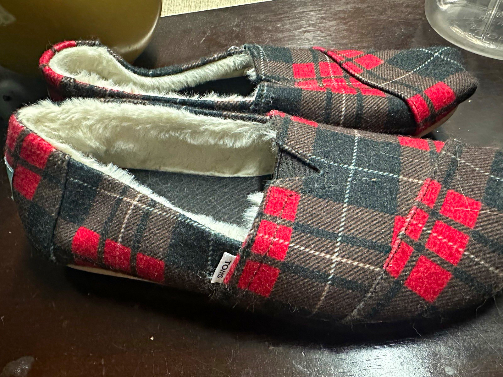 TOMS Alpargatas Women’s Plaid Slip-On Slippers Faux Fur Lined Red/Black 8.5
