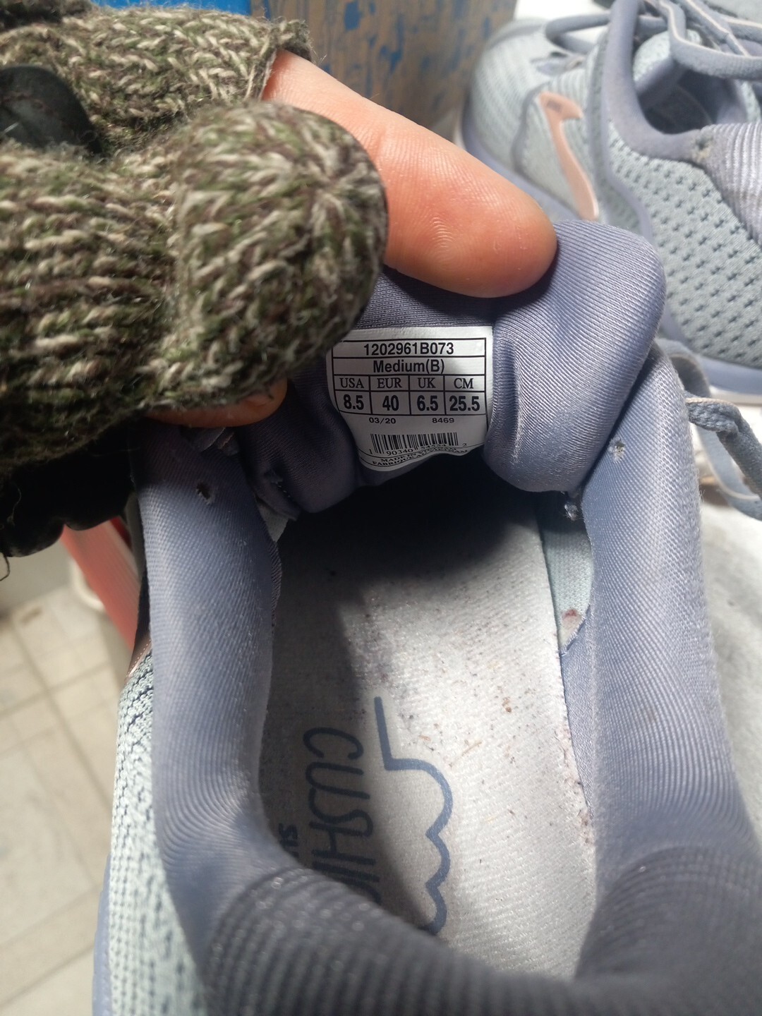 Brooks Adrenaline GTS 20 Gray Running Shoes Womens Sz 8.5 B (see scuff in pic)