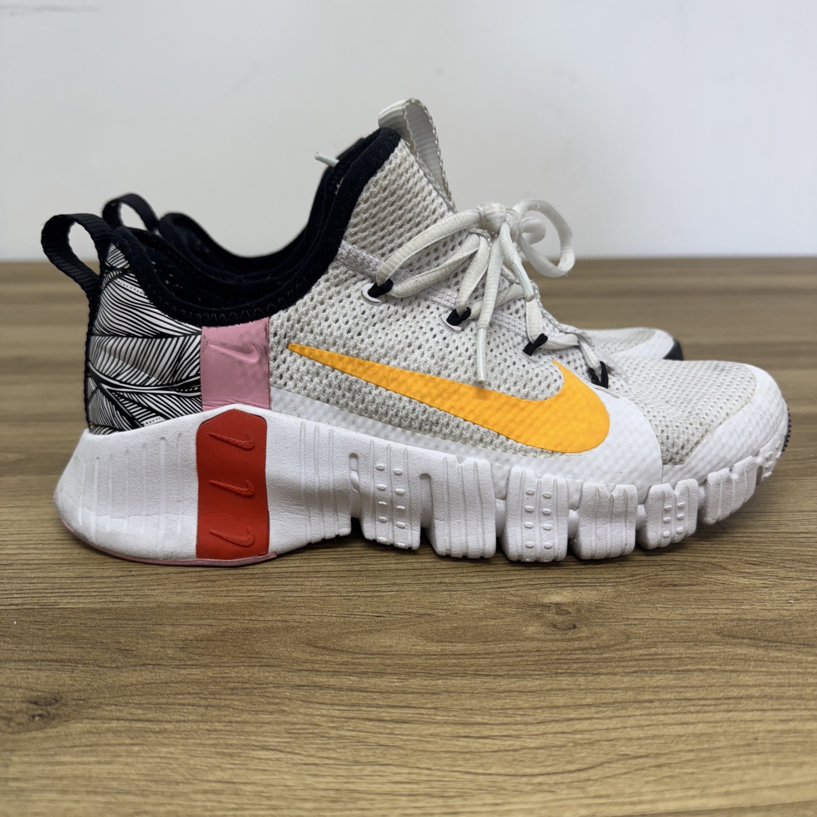 Nike Free Metcon 3 Women’s 8.5 White CJ6314-181 Training Shoes Pink Red Gym