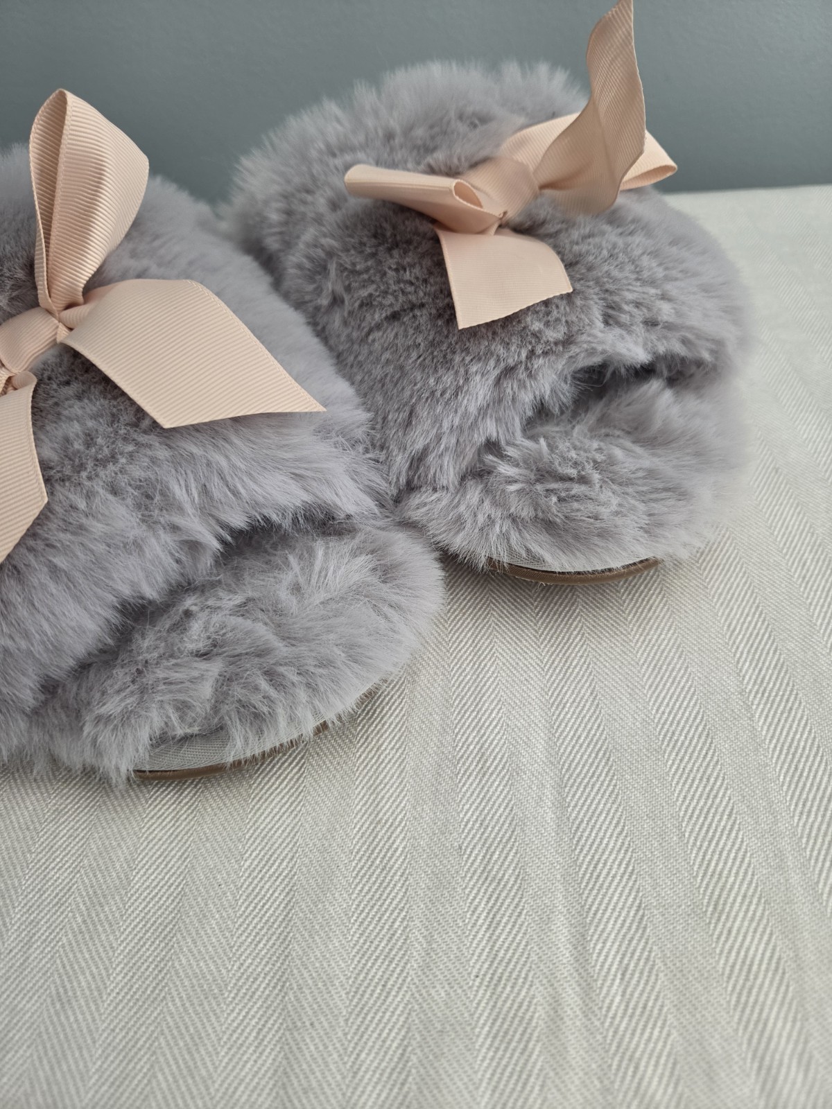 NWOT Anthropologie Shoes Size 10 Maeve Faux Fur Open Toe Slippers Gray Taupe